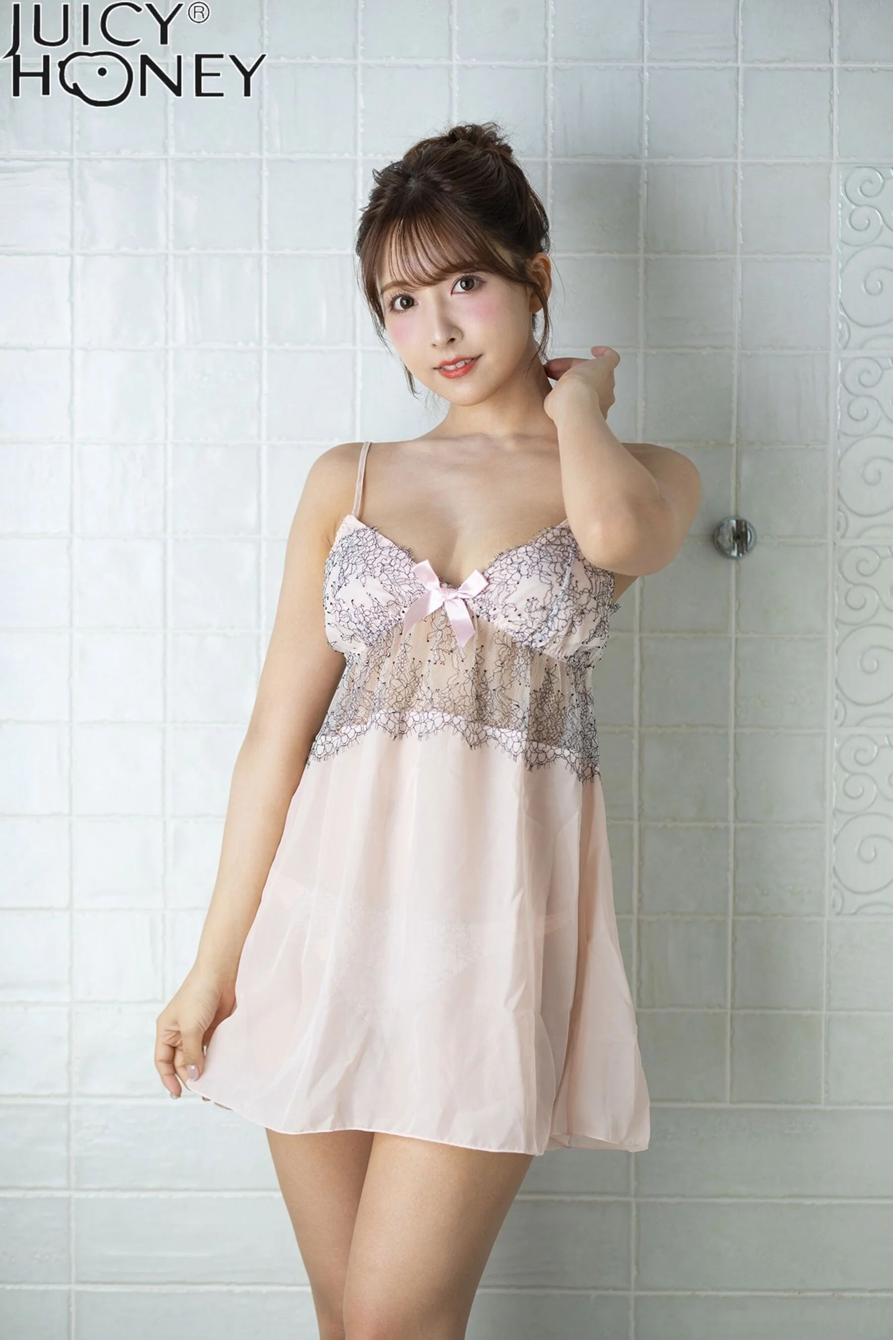 三上悠亚&户田真琴 - Photo 13