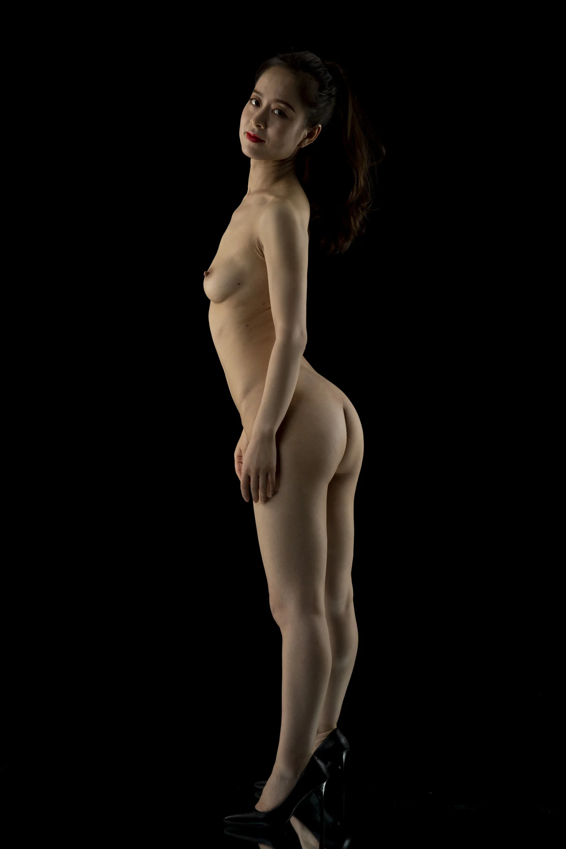 国模秋灵大尺度人体私拍套图 - Photo 185