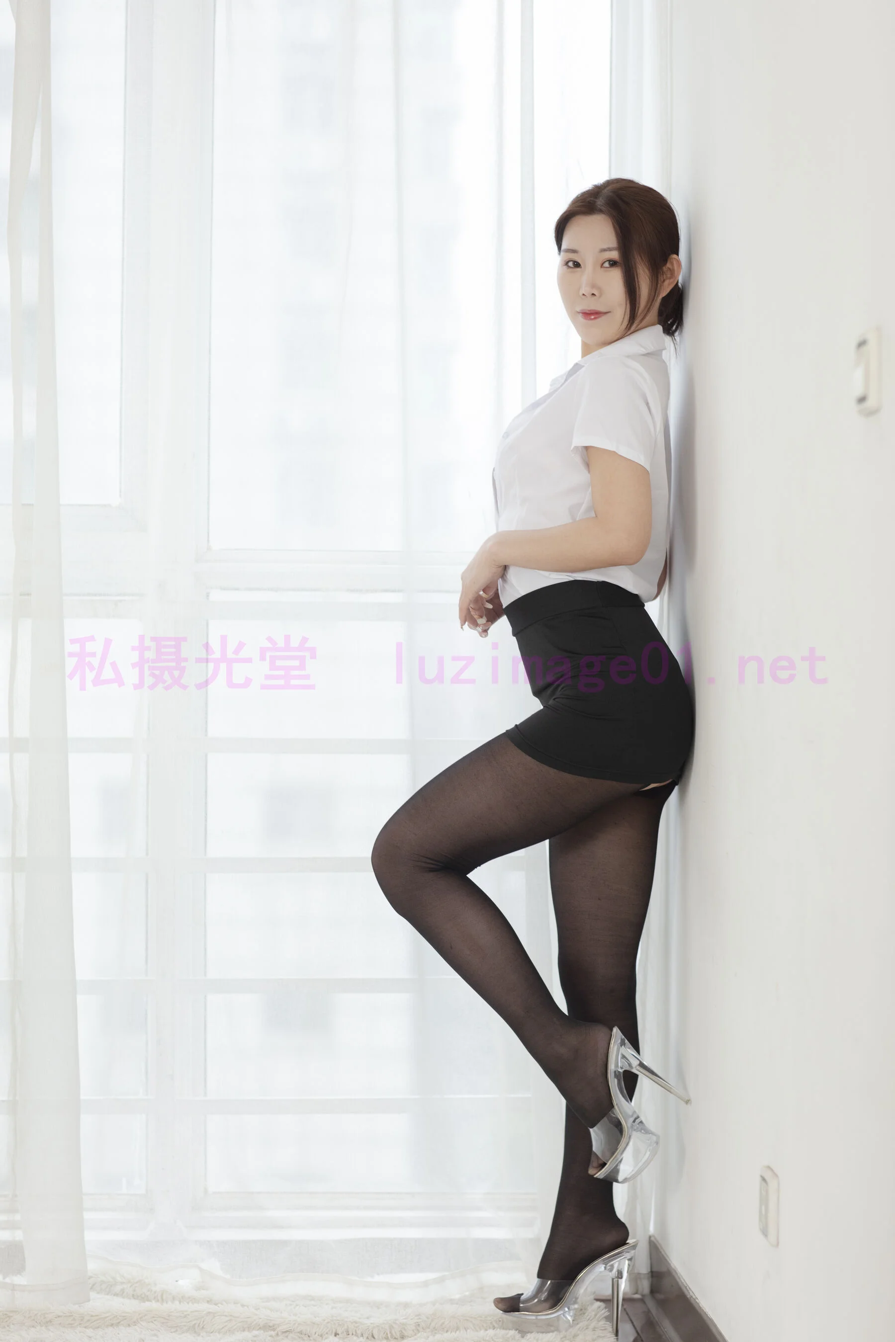 国模娇娇大尺度人体私拍套图 - Photo 37