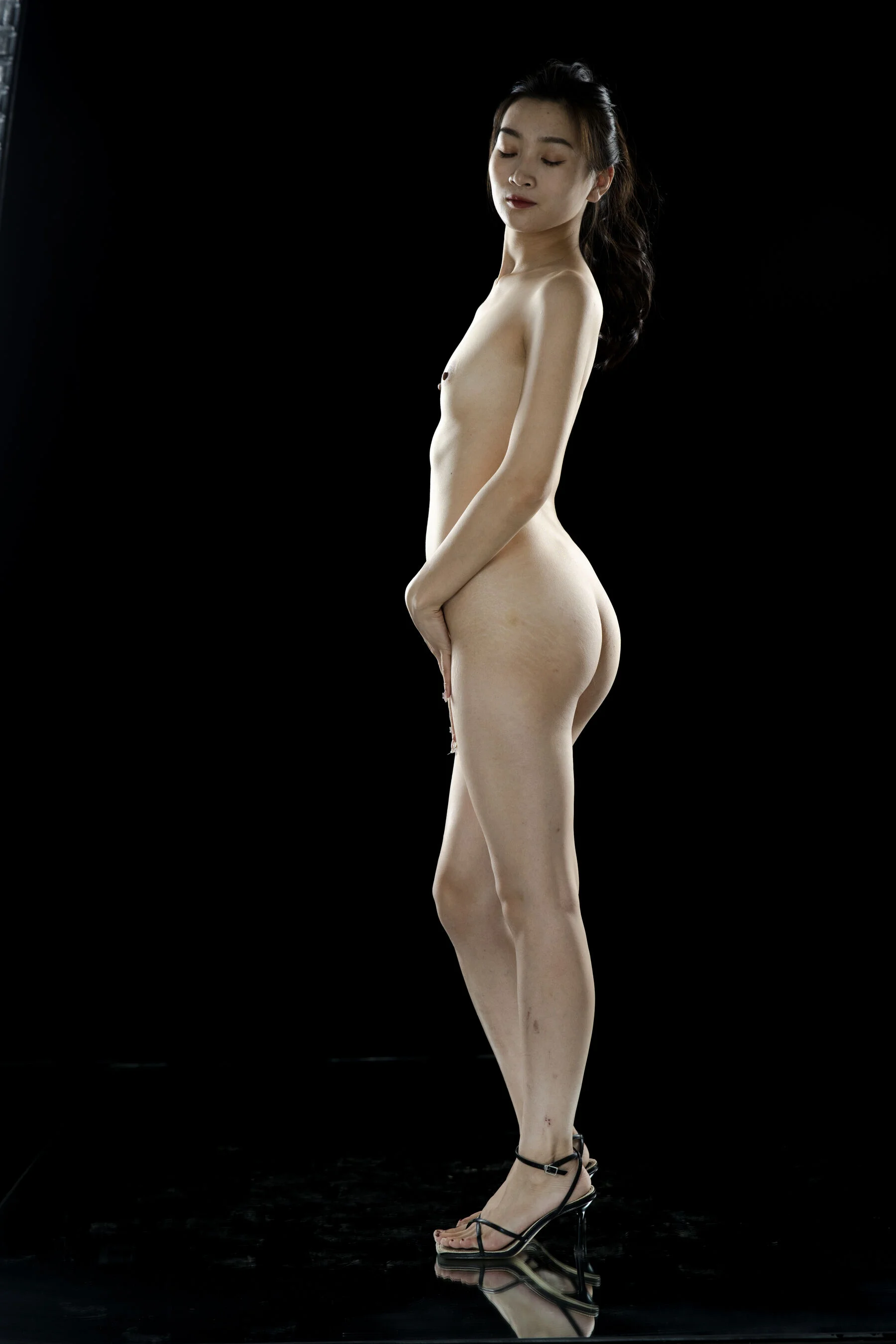 国模花花子大尺度人体私拍套图 - Photo 455