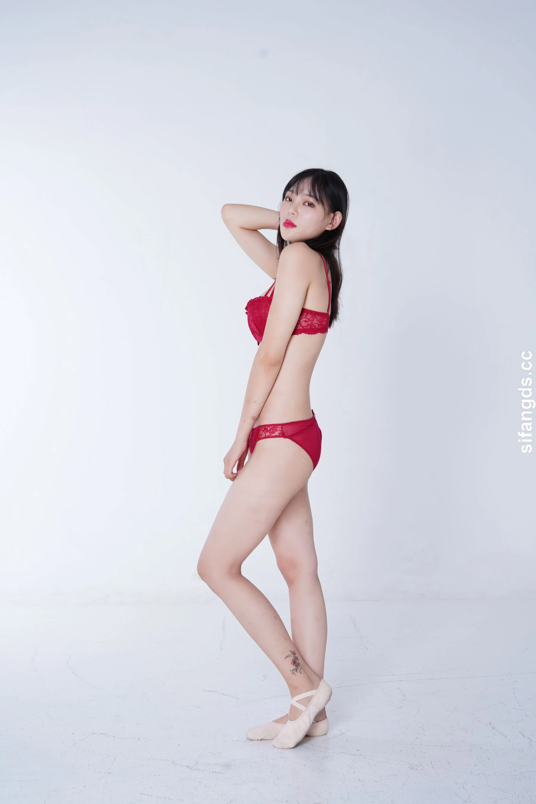 国模杨雪欣大尺度人体私拍套图 - Photo 39