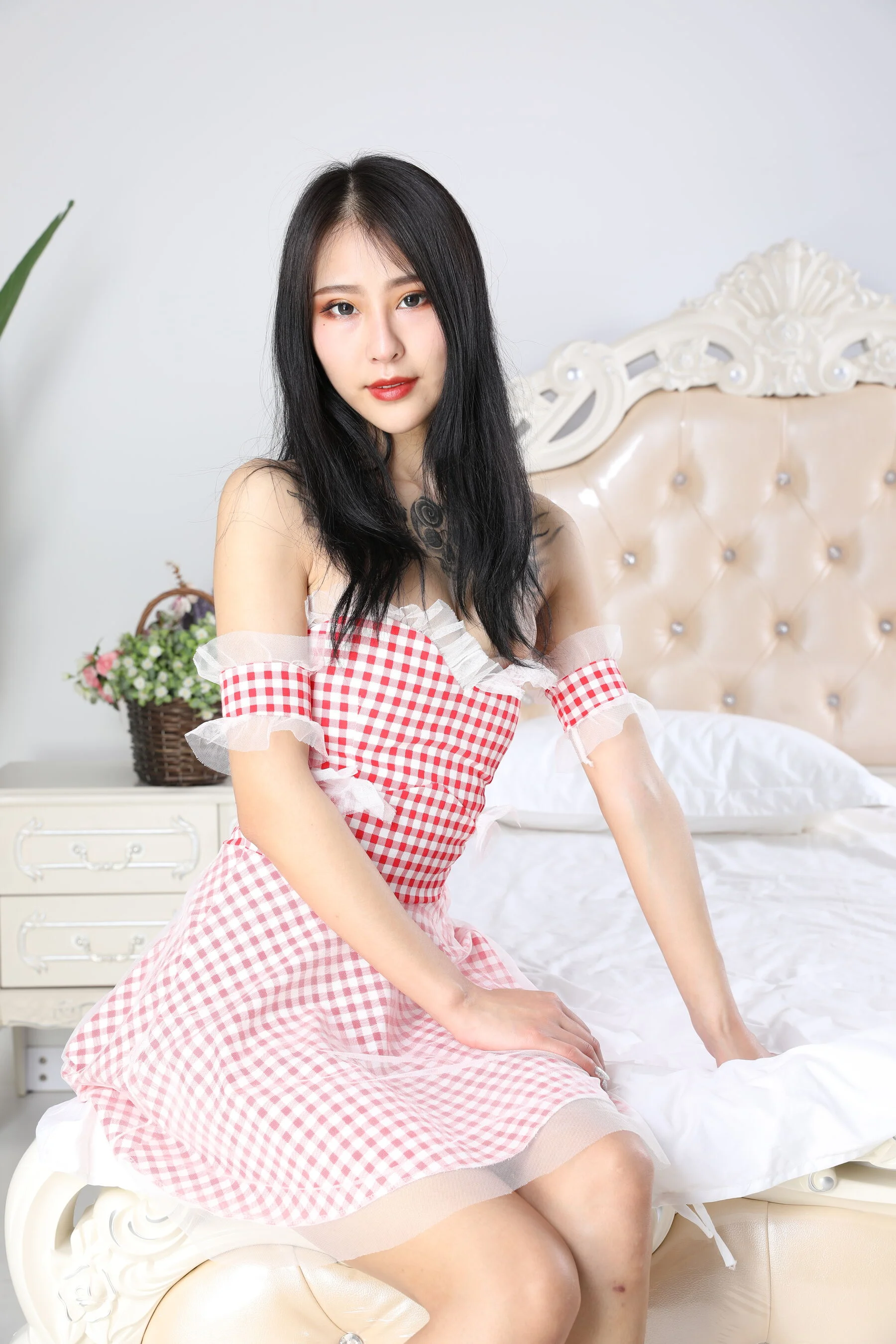 国模诺敏大尺度人体私拍套图 - Photo 8