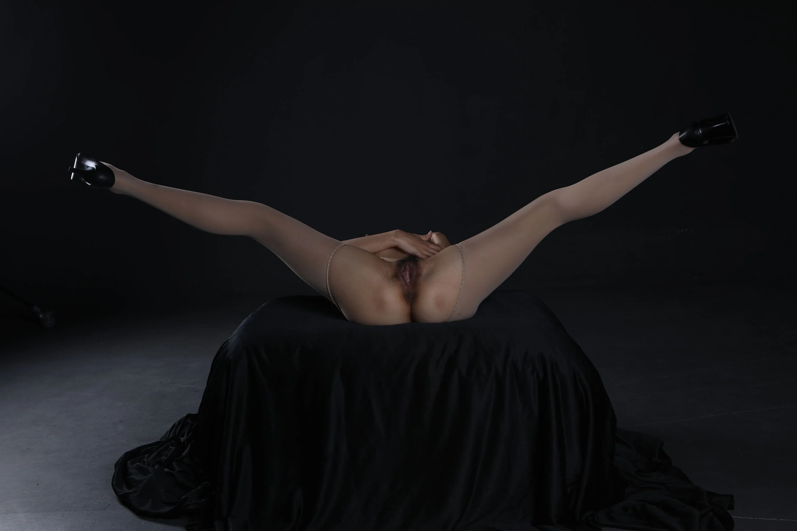 国模千屿大尺度人体私拍套图 - Photo 686