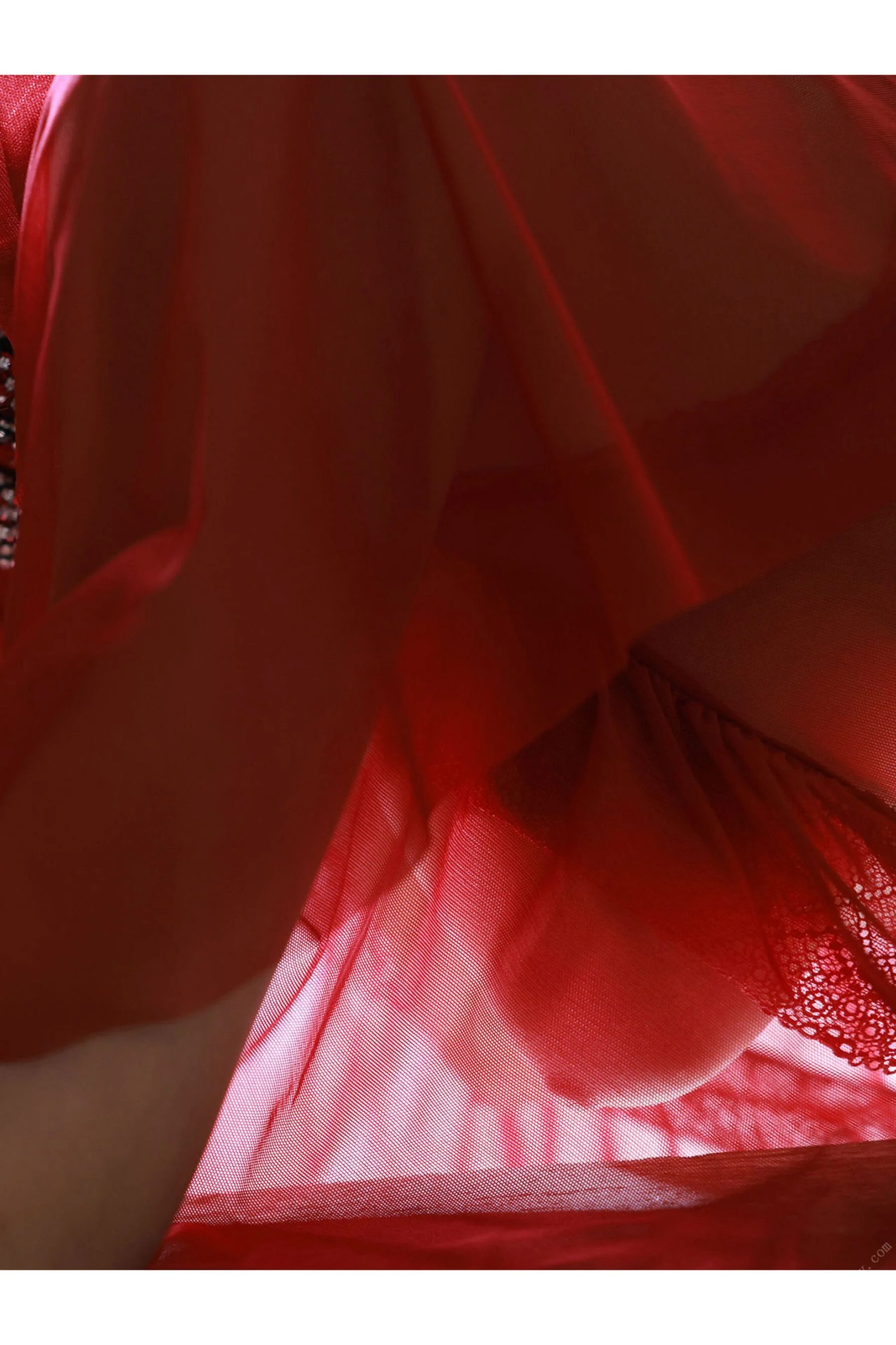 8woman rouge - Photo 12