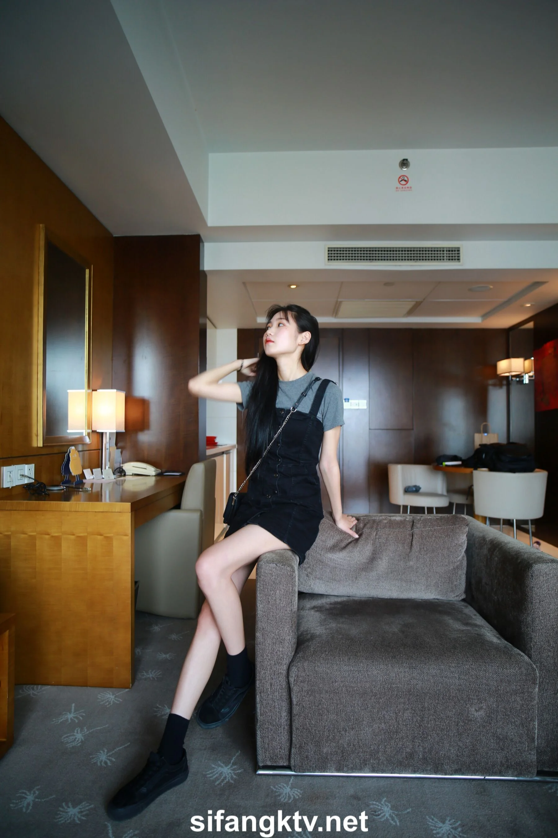 国模亦菲大尺度人体私拍套图 - Photo 22