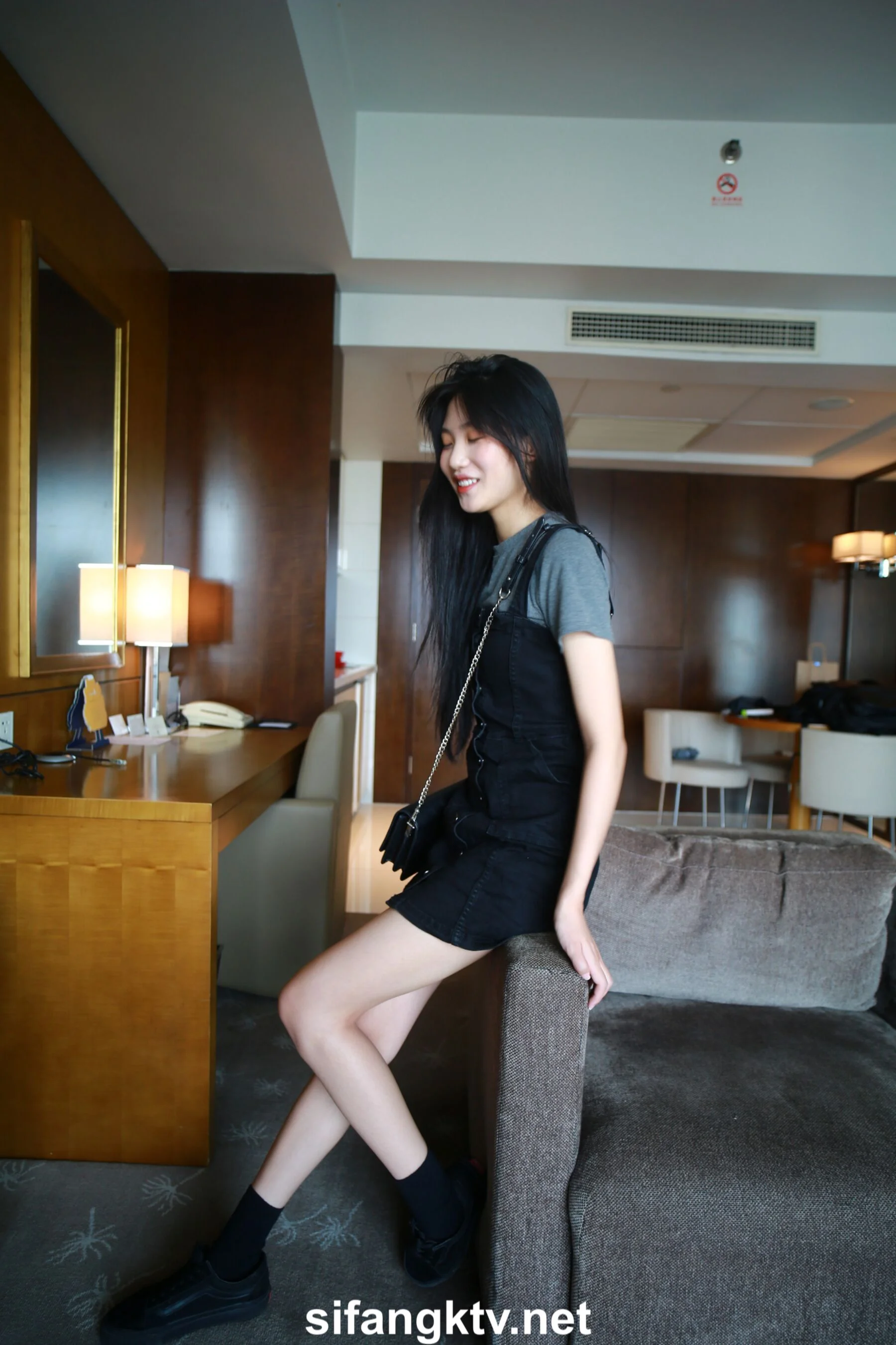 国模亦菲大尺度人体私拍套图 - Photo 32