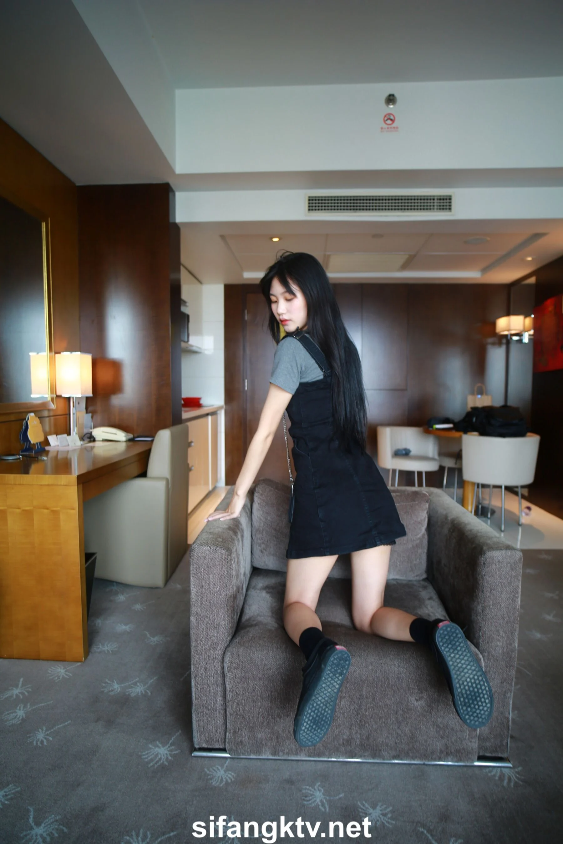 国模亦菲大尺度人体私拍套图 - Photo 84