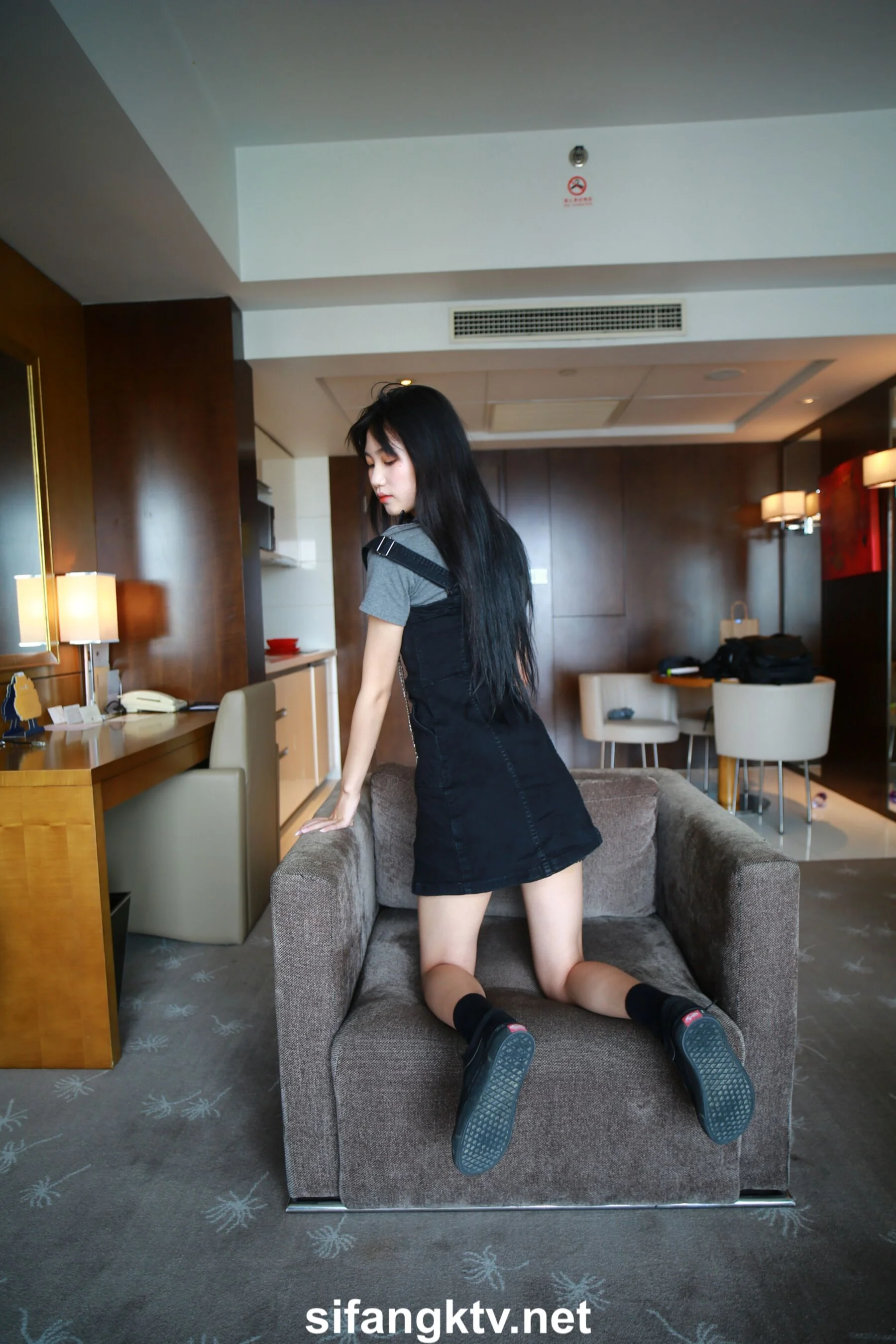 国模亦菲大尺度人体私拍套图 - Photo 86