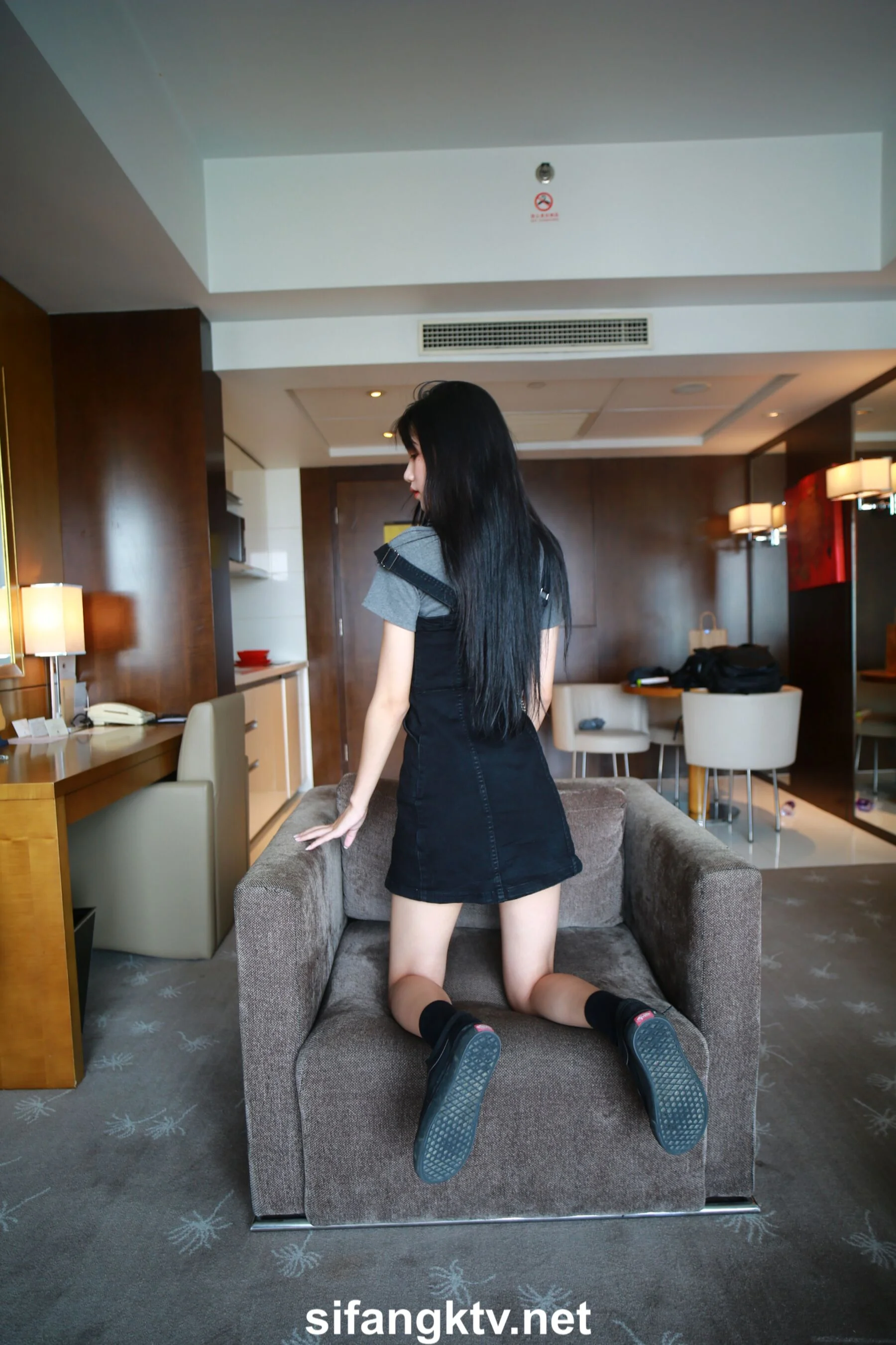 国模亦菲大尺度人体私拍套图 - Photo 87
