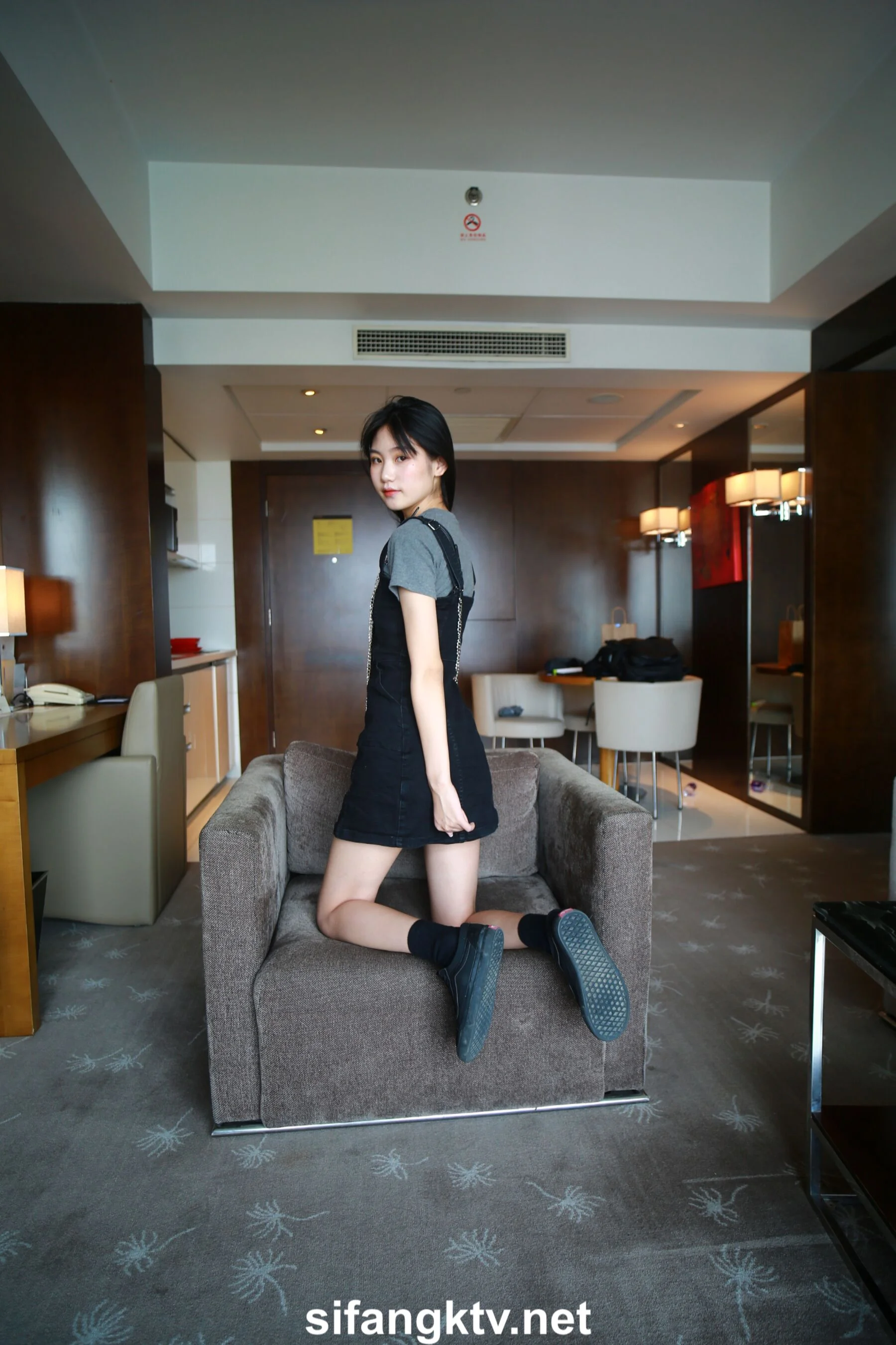 国模亦菲大尺度人体私拍套图 - Photo 104
