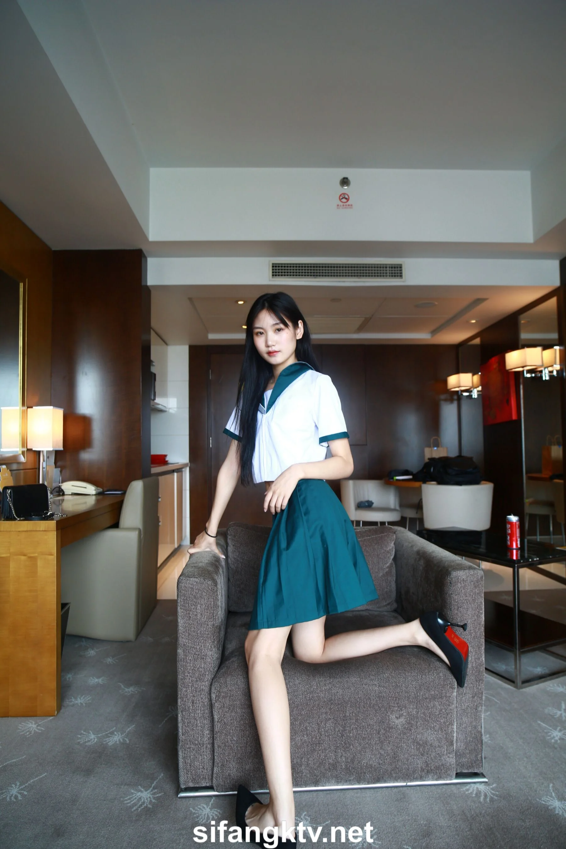 国模亦菲大尺度人体私拍套图 - Photo 582