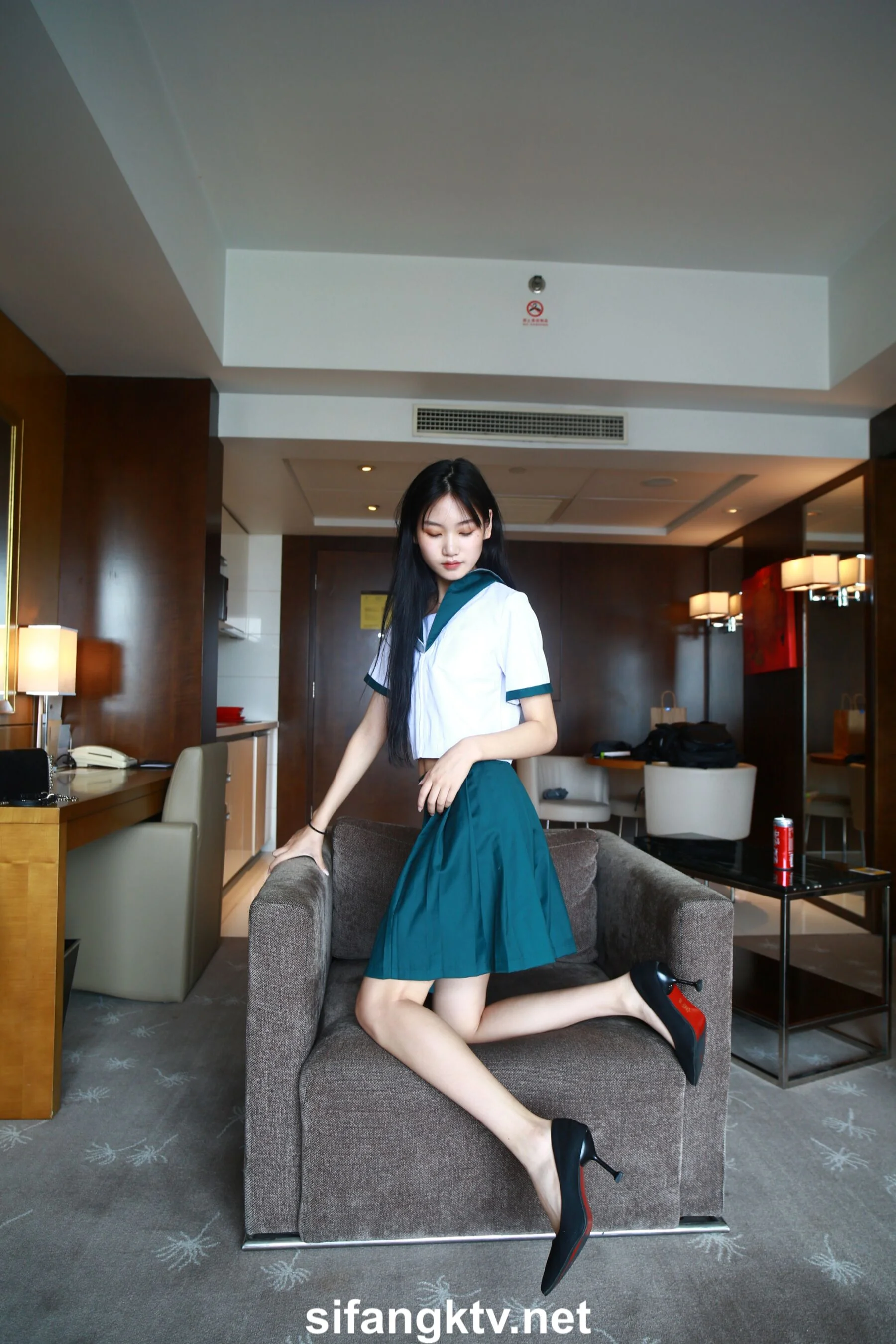 国模亦菲大尺度人体私拍套图 - Photo 584