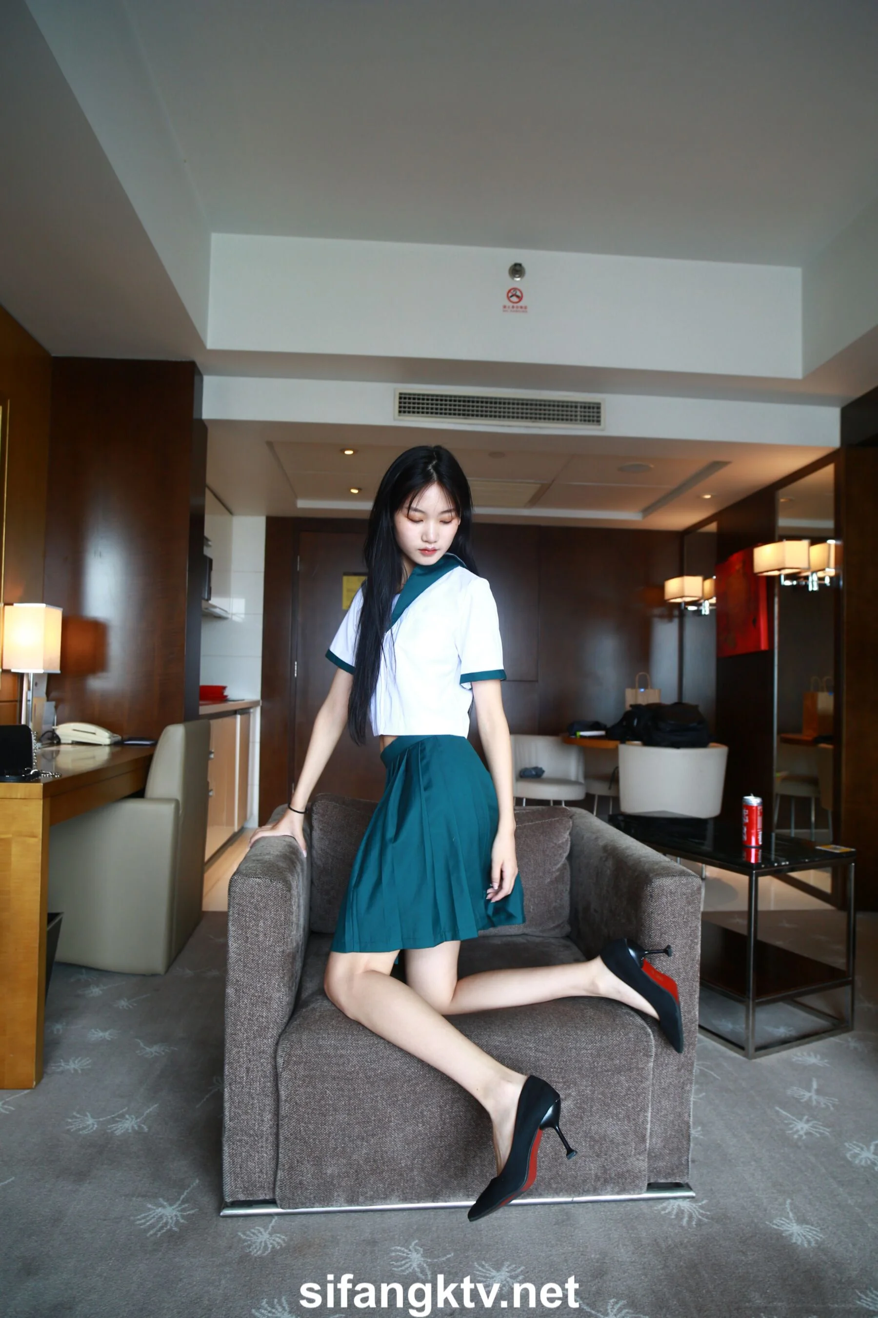 国模亦菲大尺度人体私拍套图 - Photo 586