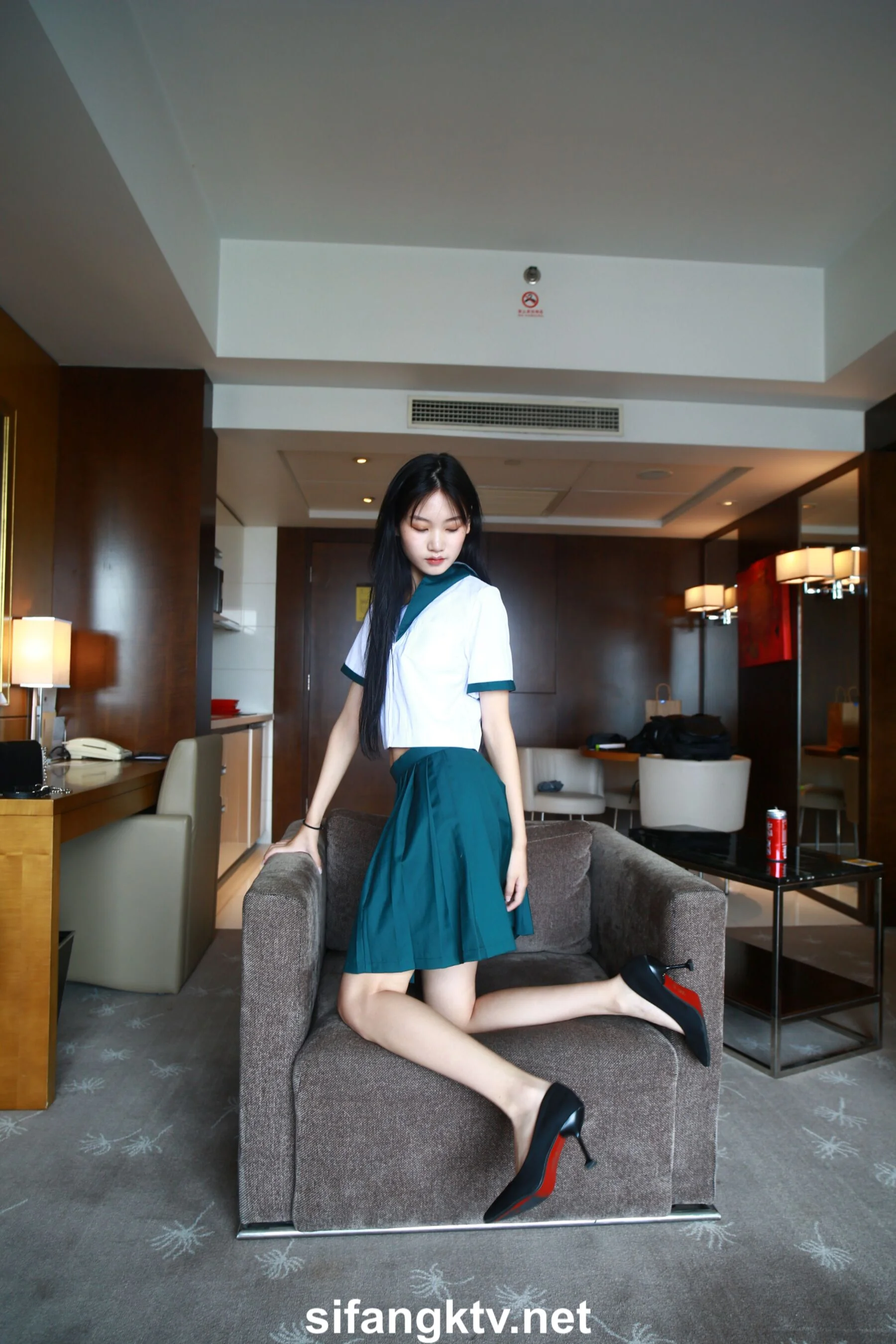 国模亦菲大尺度人体私拍套图 - Photo 587