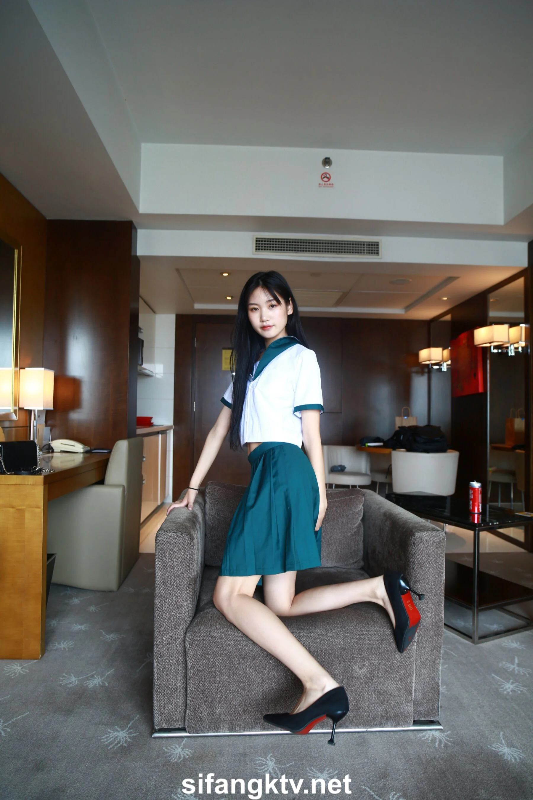 国模亦菲大尺度人体私拍套图 - Photo 589