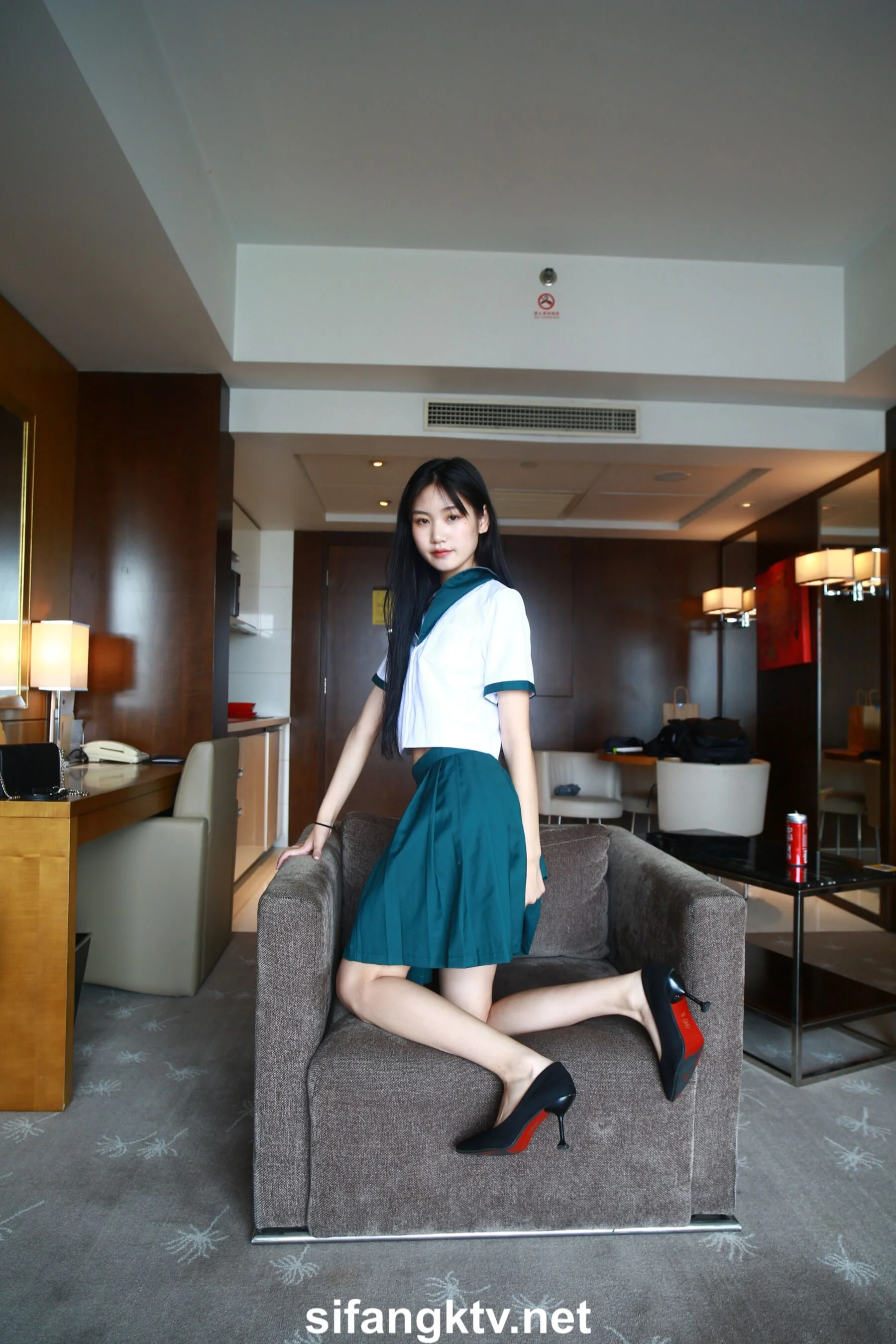 国模亦菲大尺度人体私拍套图 - Photo 590