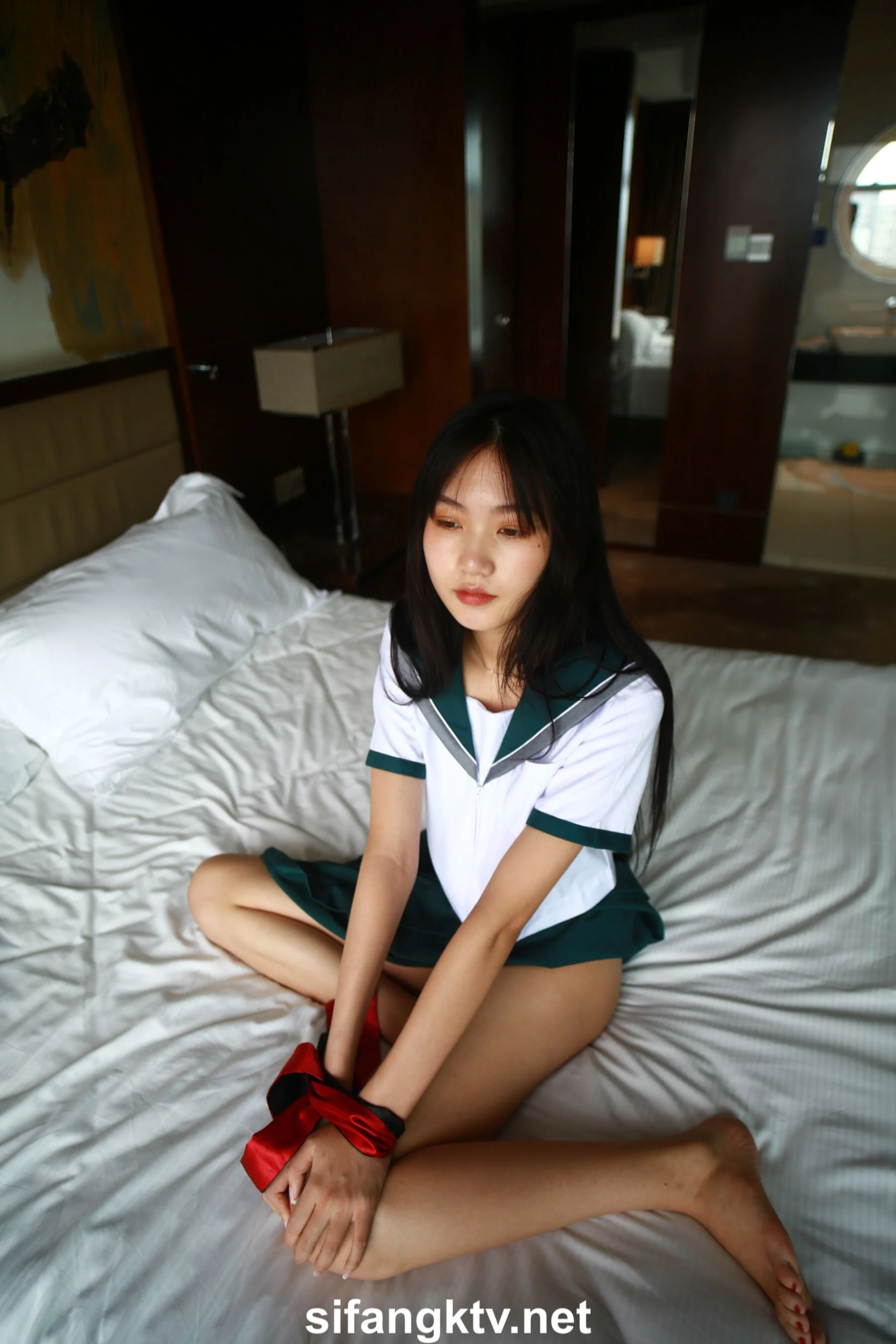 国模亦菲大尺度人体私拍套图 - Photo 802