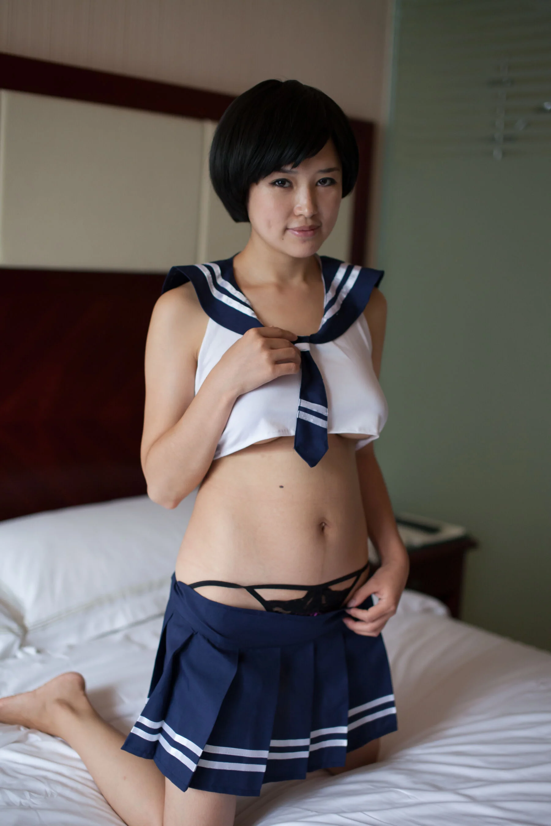 国模小芸人体私拍套图 - Photo 16