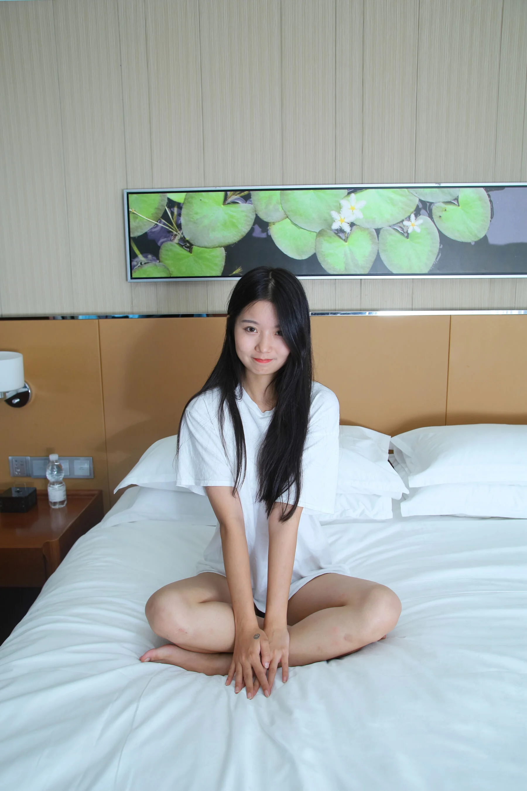 国模甜甜人体私拍套图 - Photo 10