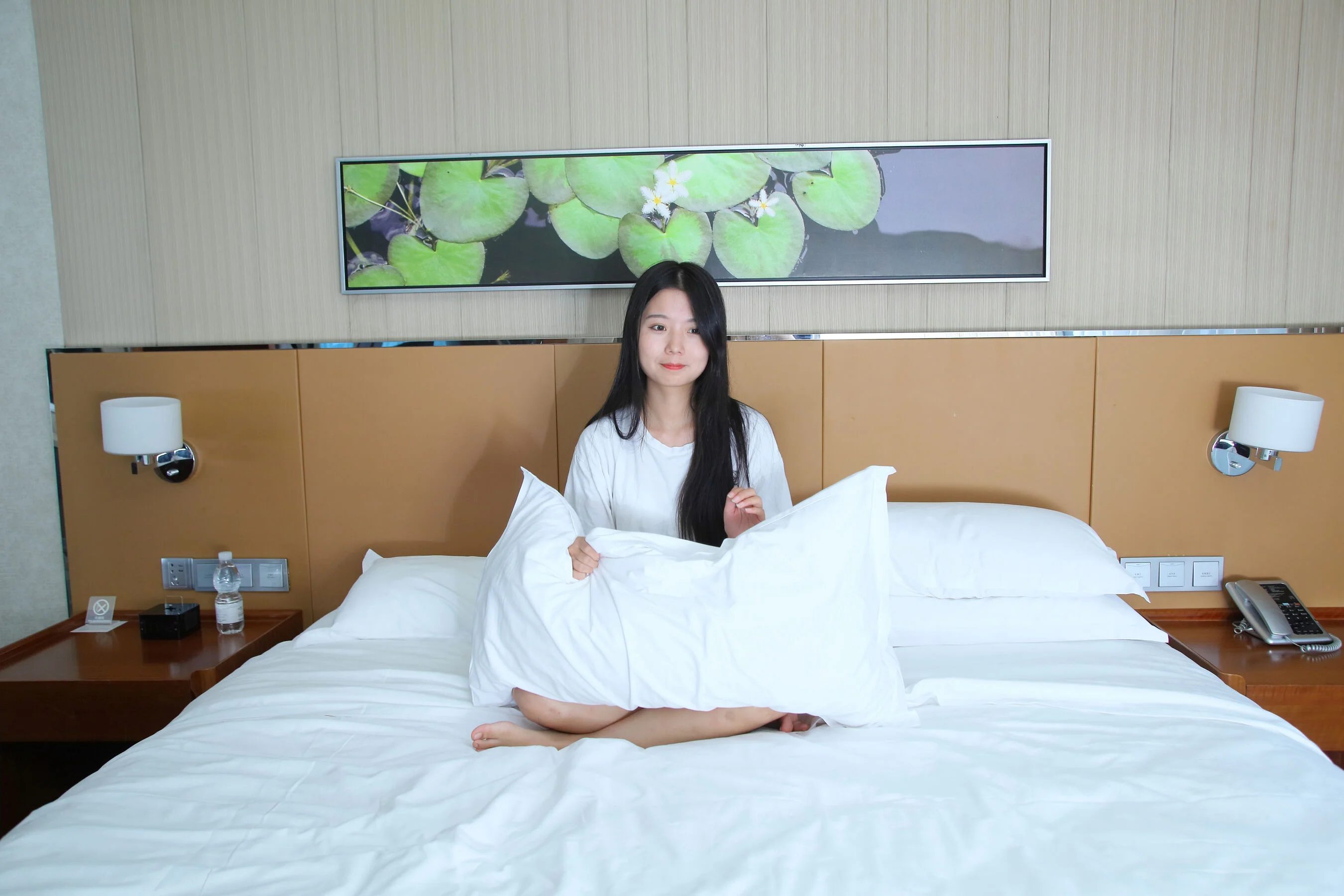 国模甜甜人体私拍套图 - Photo 13