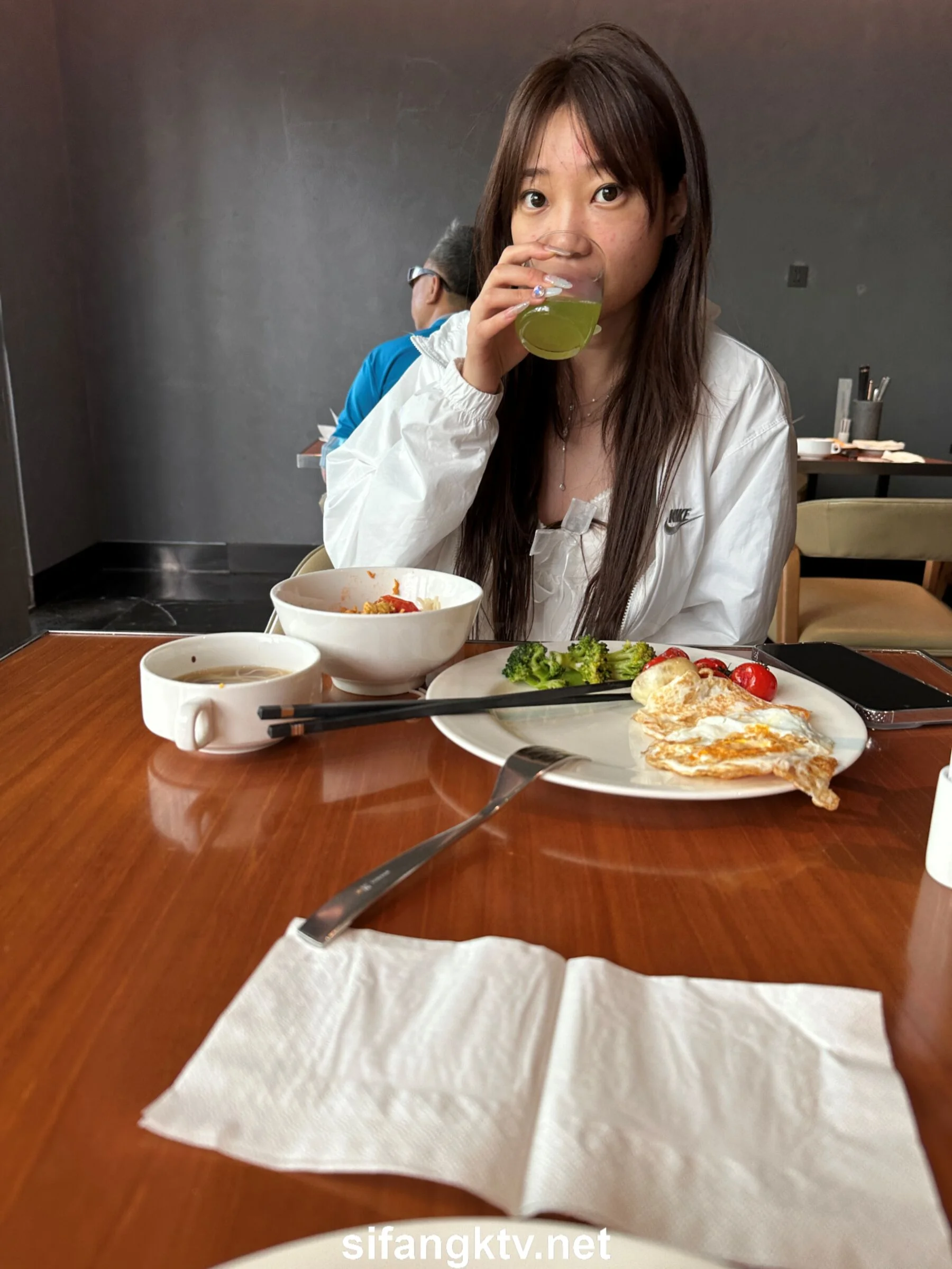 国模小初大尺度人体私拍套图 - Photo 221