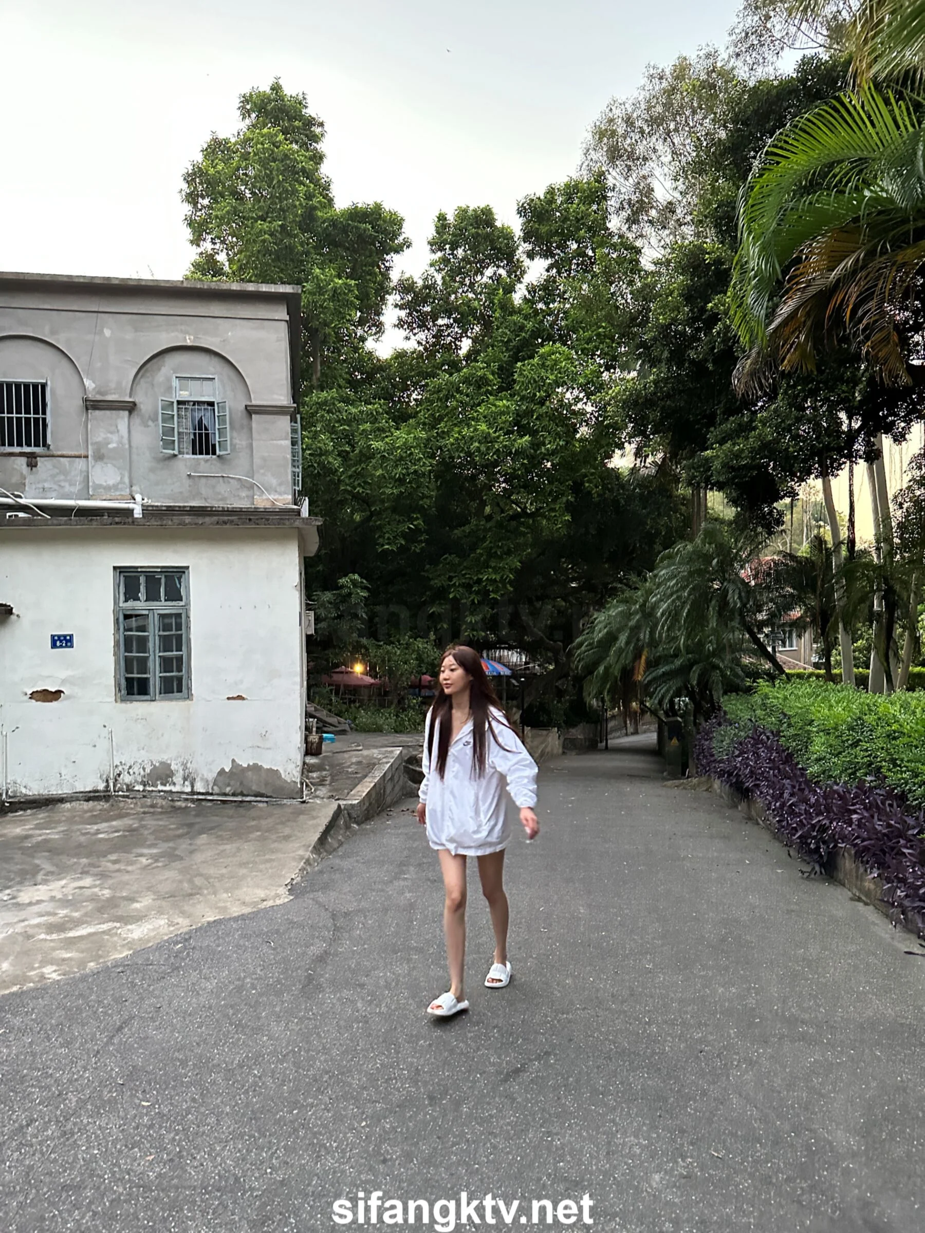 国模小初大尺度人体私拍套图 - Photo 405