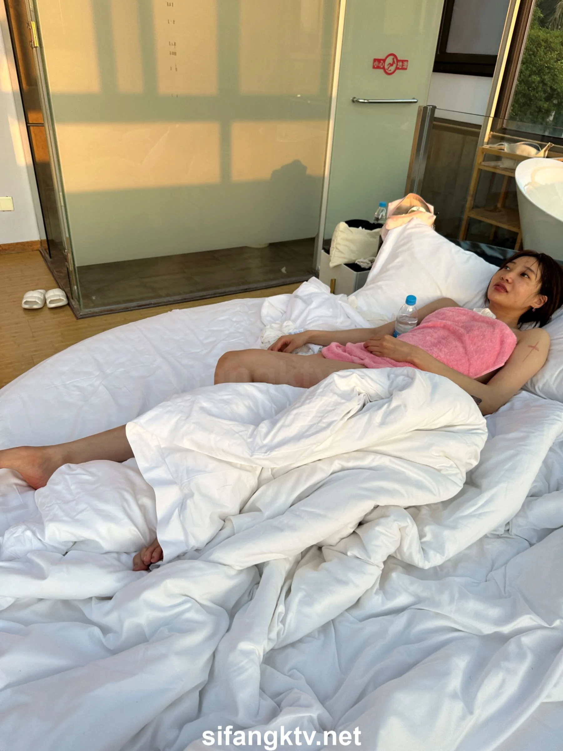 国模小初大尺度人体私拍套图 - Photo 525