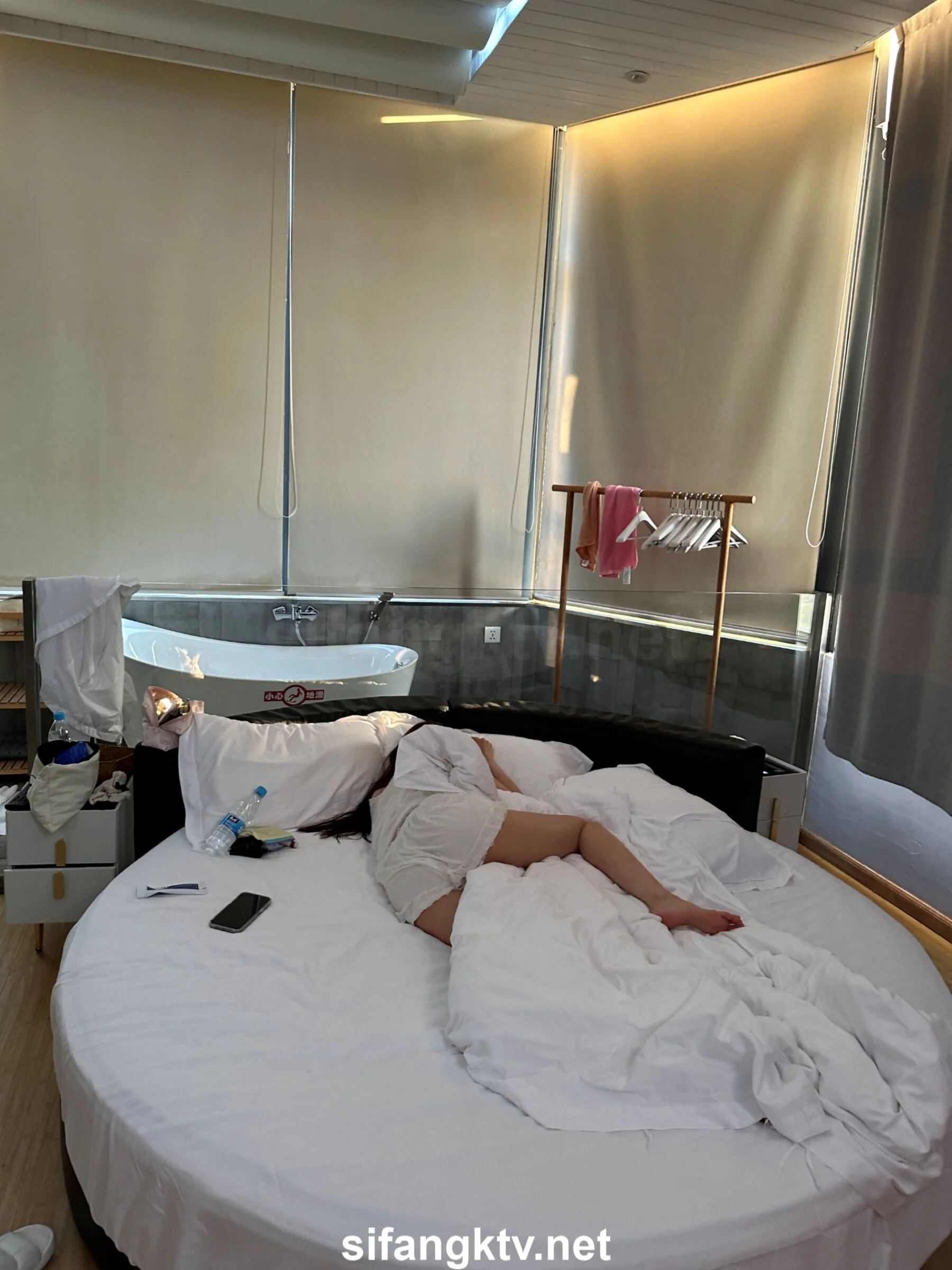 国模小初大尺度人体私拍套图 - Photo 557