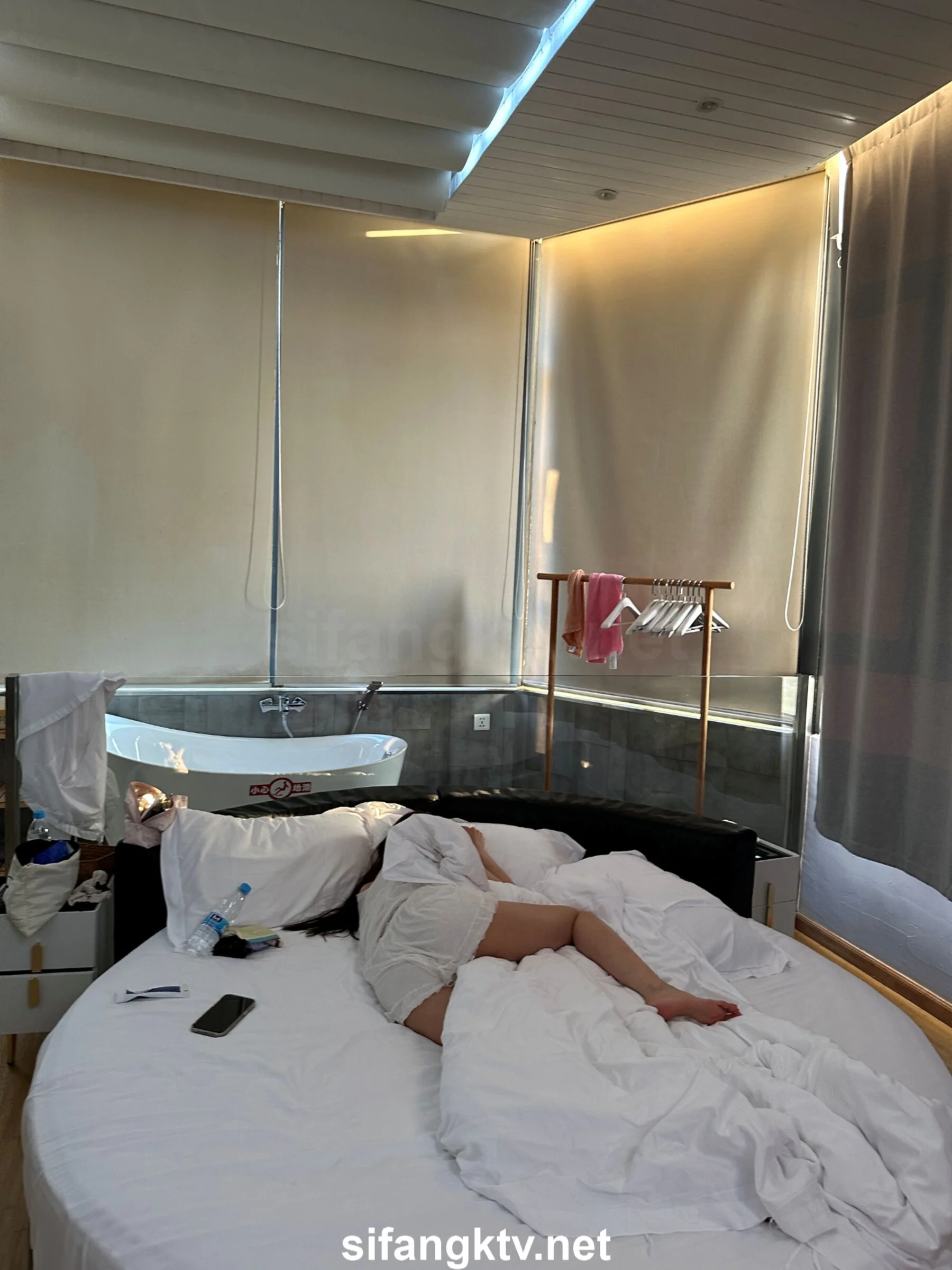 国模小初大尺度人体私拍套图 - Photo 558