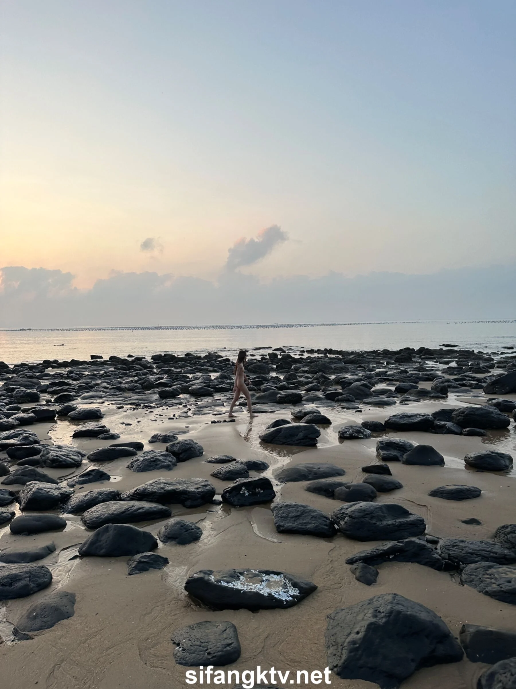 国模小初大尺度人体私拍套图 - Photo 839