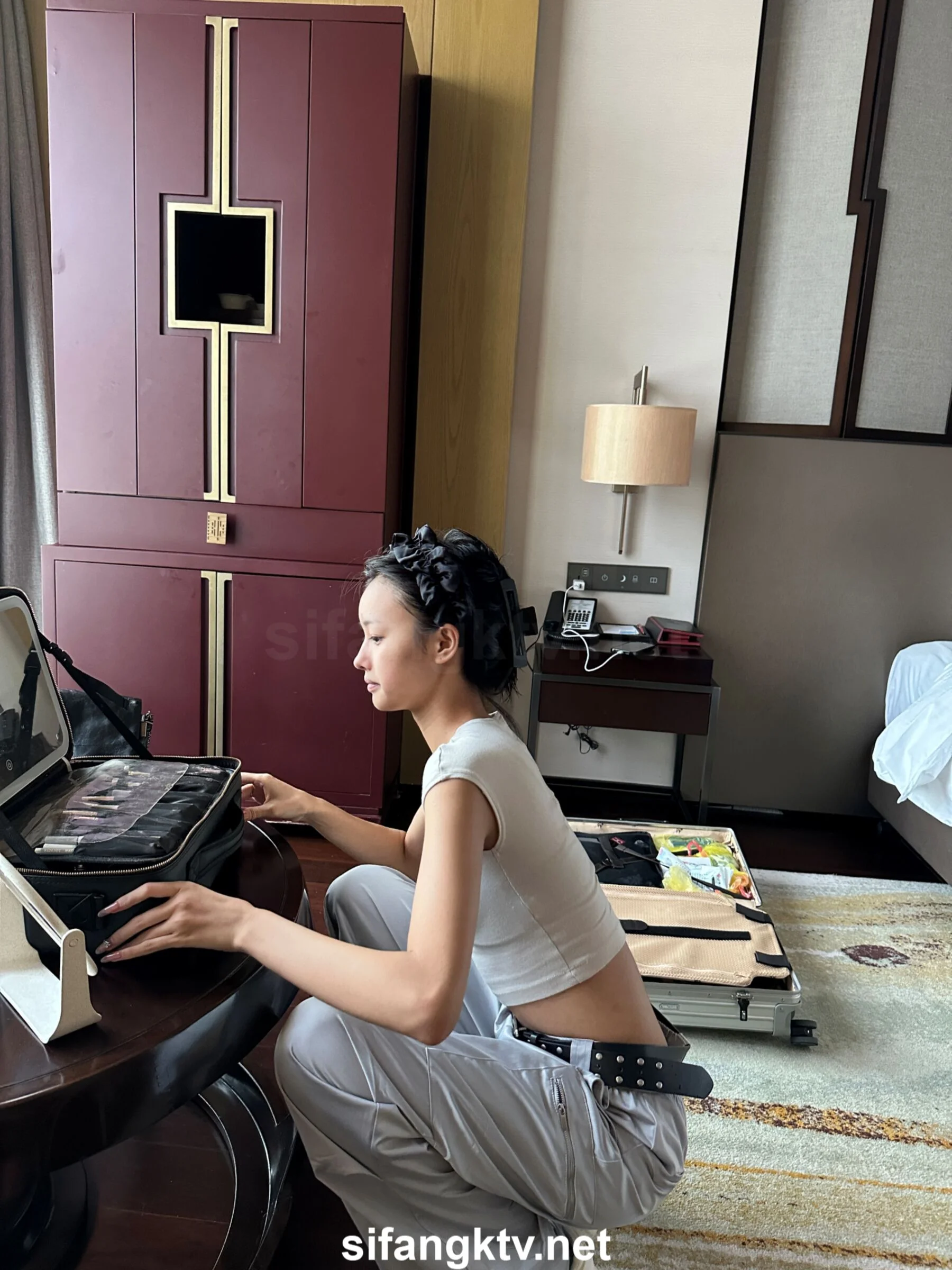 国模小初大尺度人体私拍套图 - Photo 914