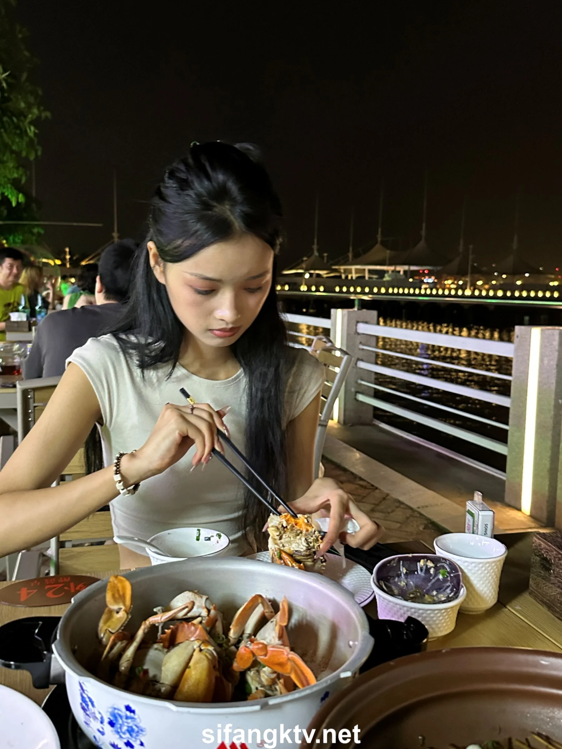 国模小初大尺度人体私拍套图 - Photo 921