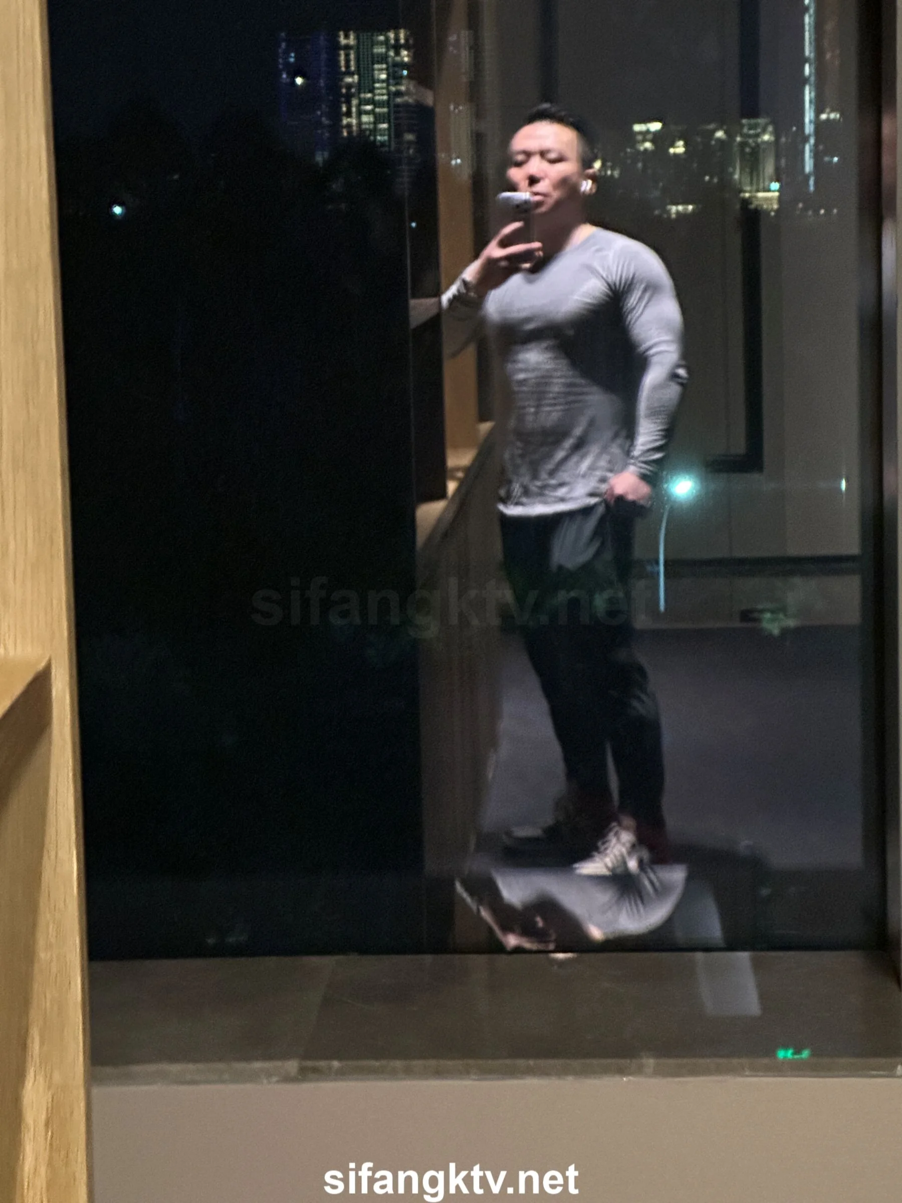国模小初大尺度人体私拍套图 - Photo 1108