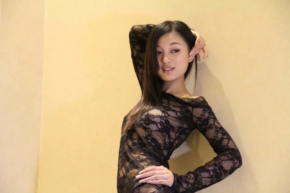 国模林子颜人体私拍套图 - Photo 7