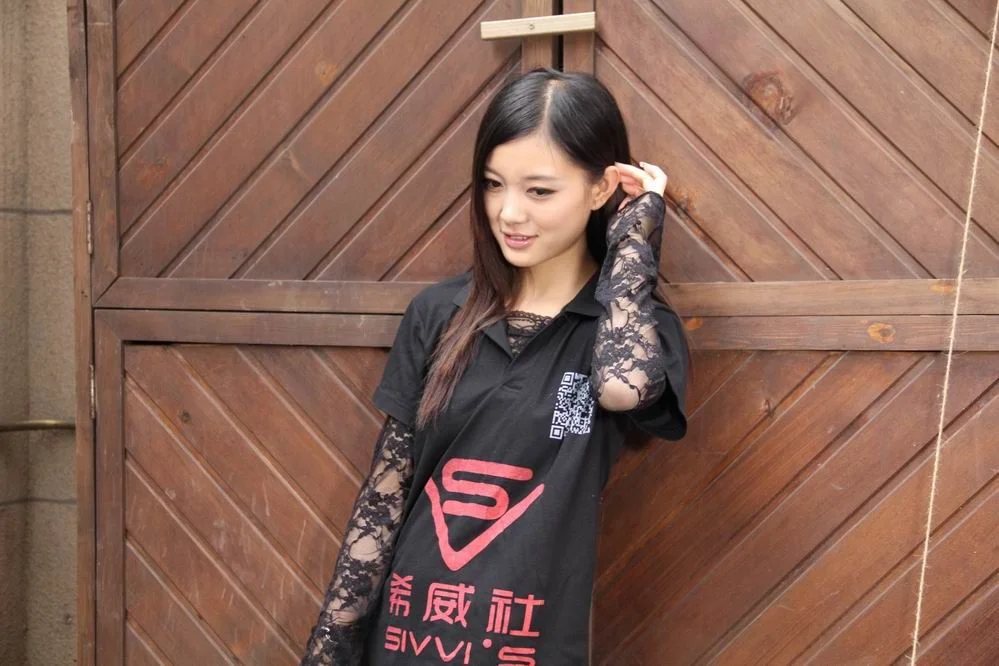 国模林子颜人体私拍套图 - Photo 19