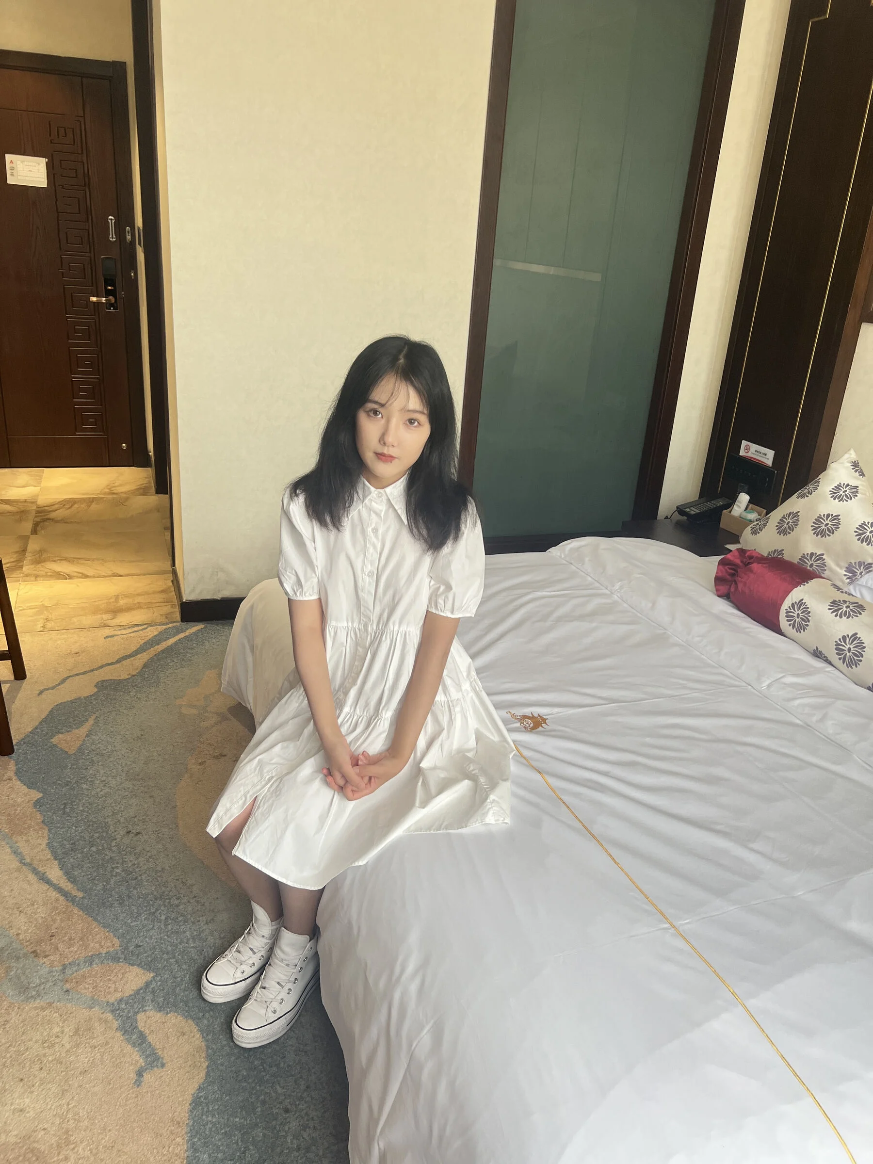 国模小新大尺度人体私拍套图 - Photo 5