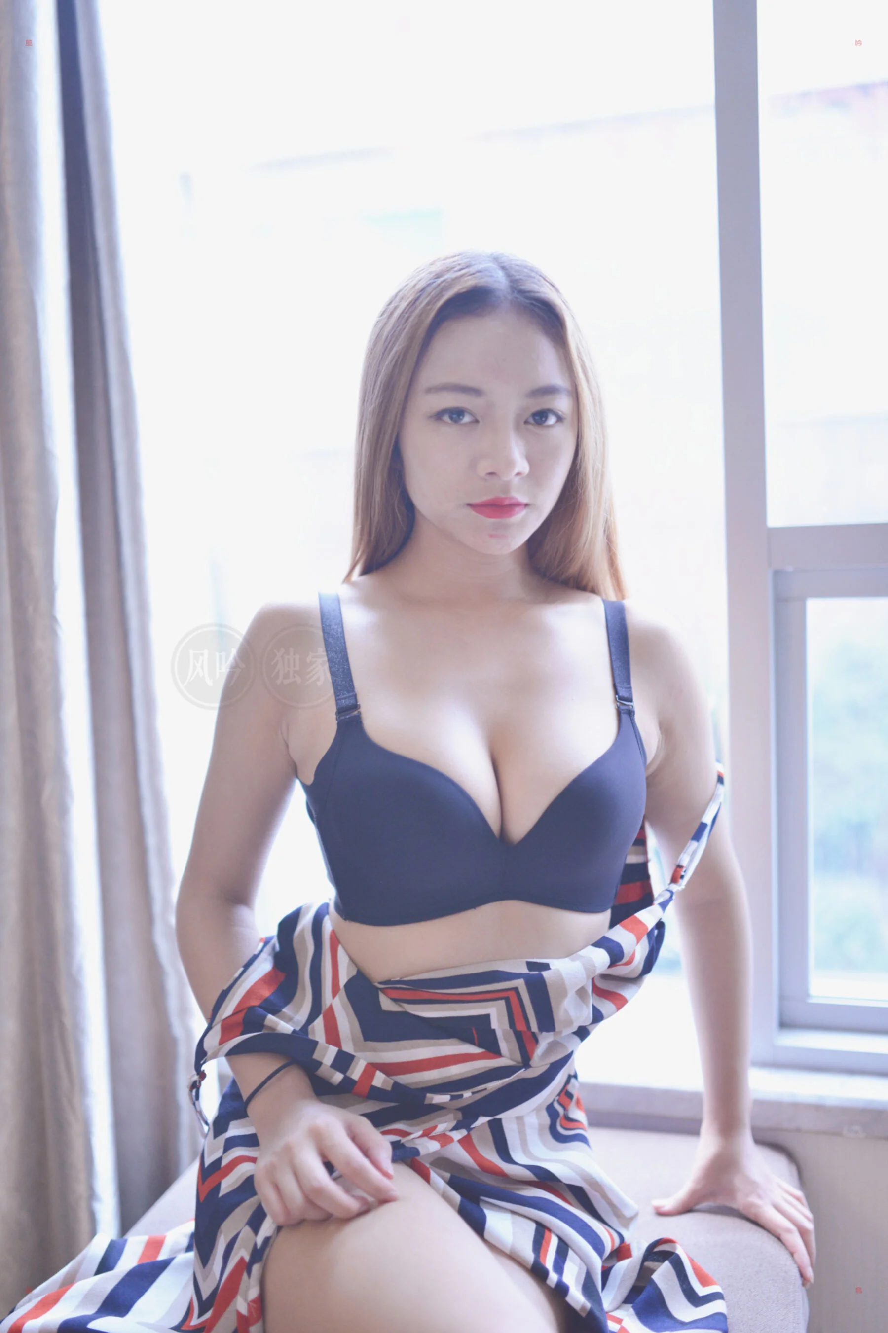 国模严菲大尺度人体私拍套图 - Photo 733