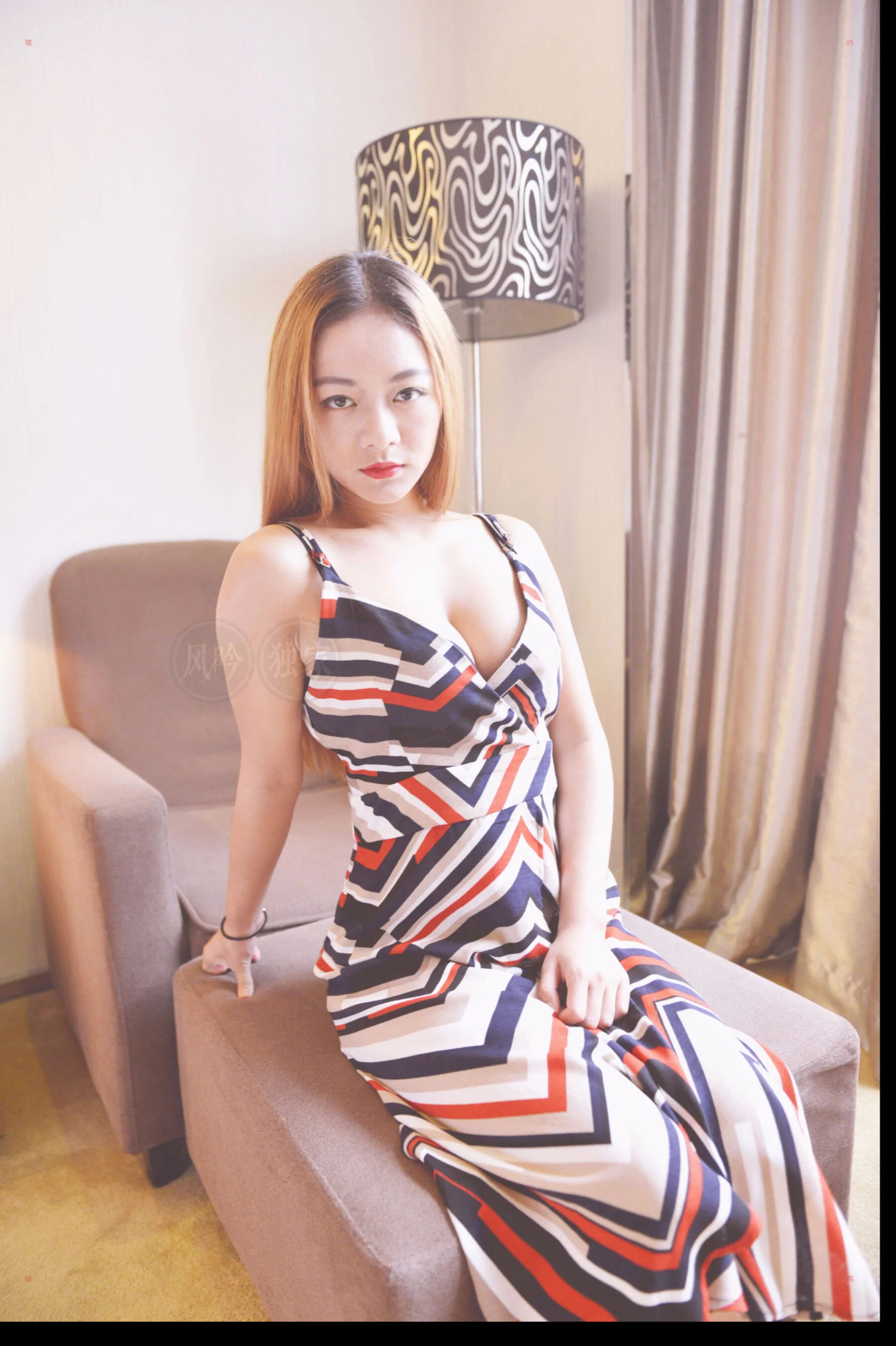 国模严菲大尺度人体私拍套图 - Photo 968