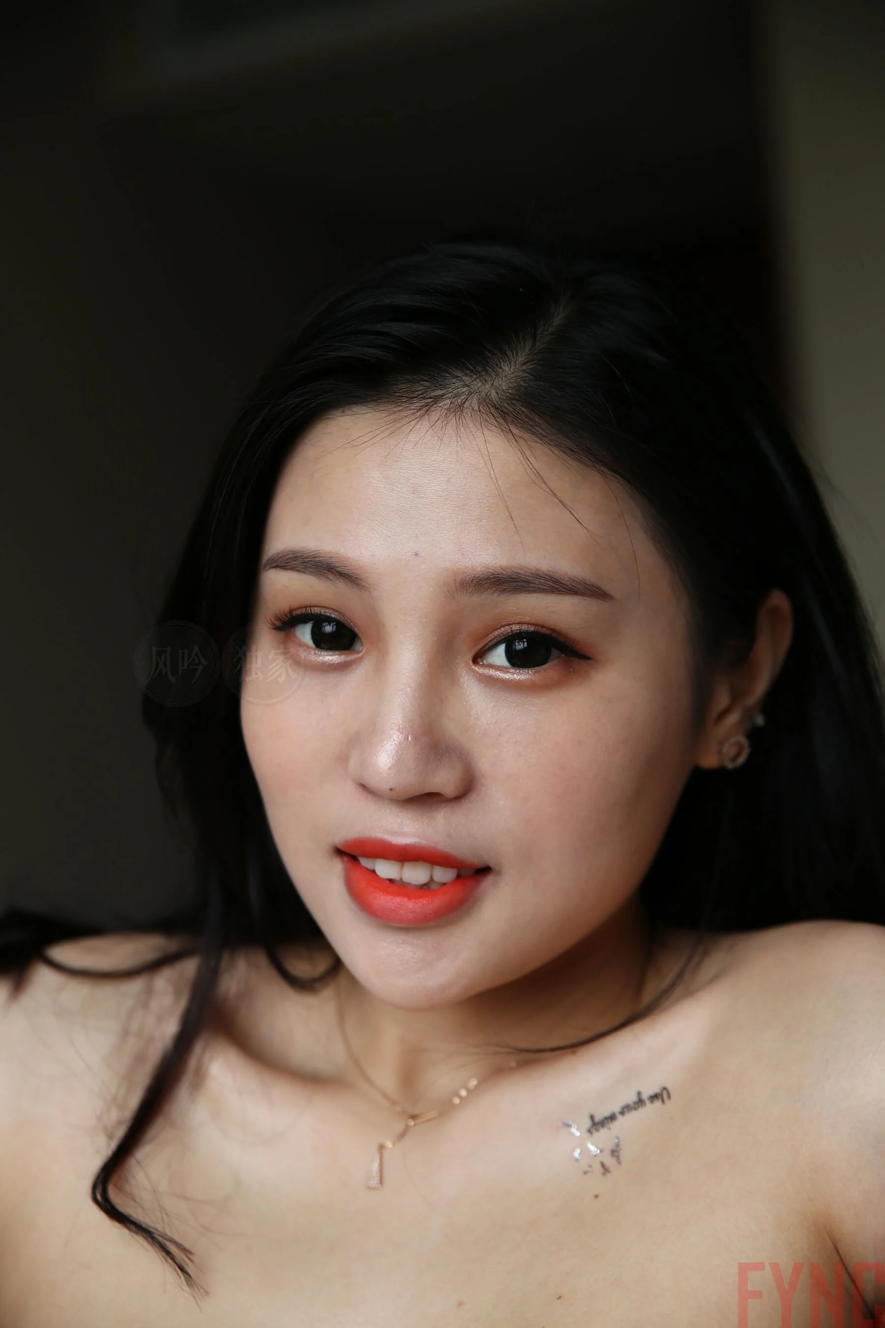 国模莉莉大尺度人体私拍套图 - Photo 402