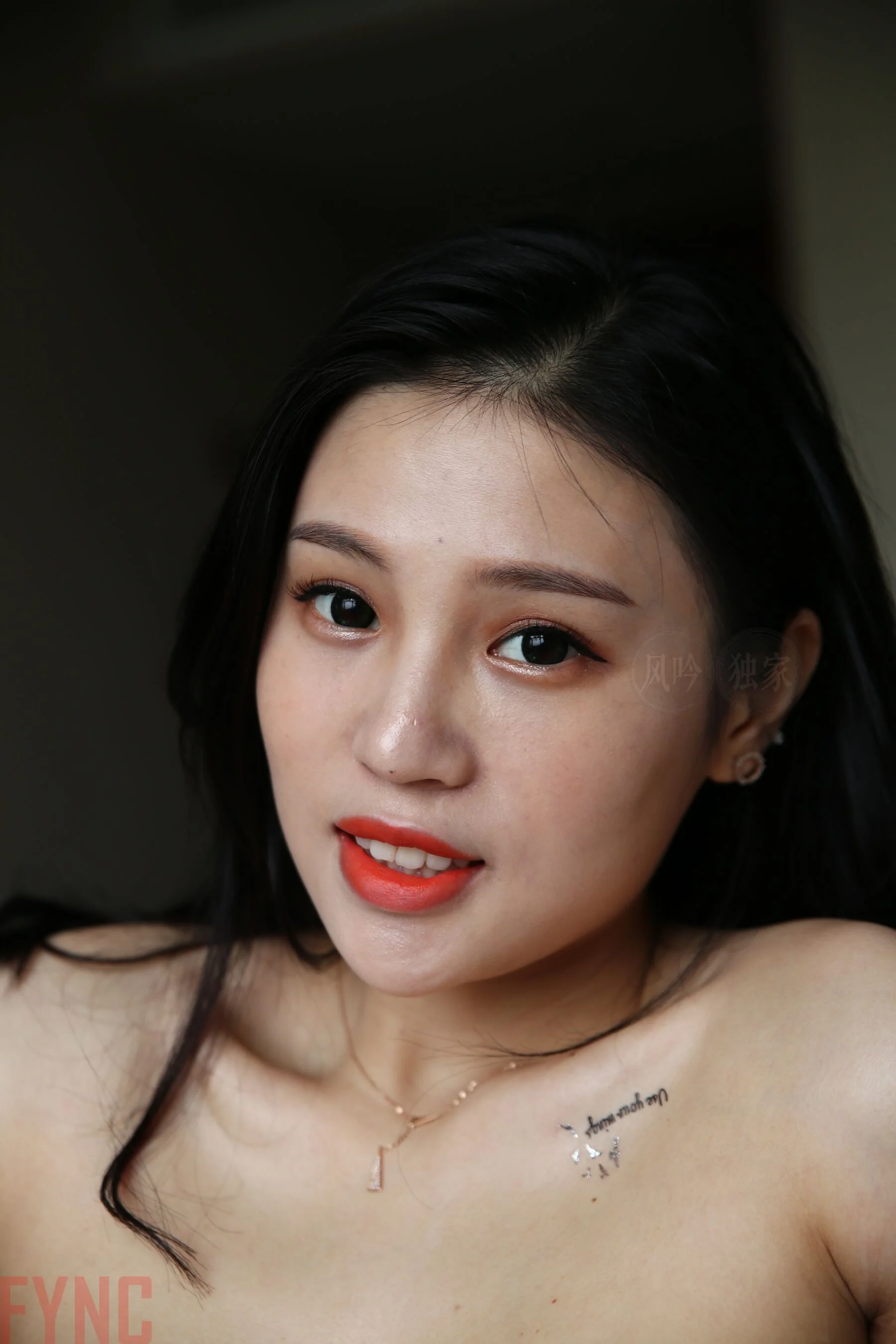 国模莉莉大尺度人体私拍套图 - Photo 404