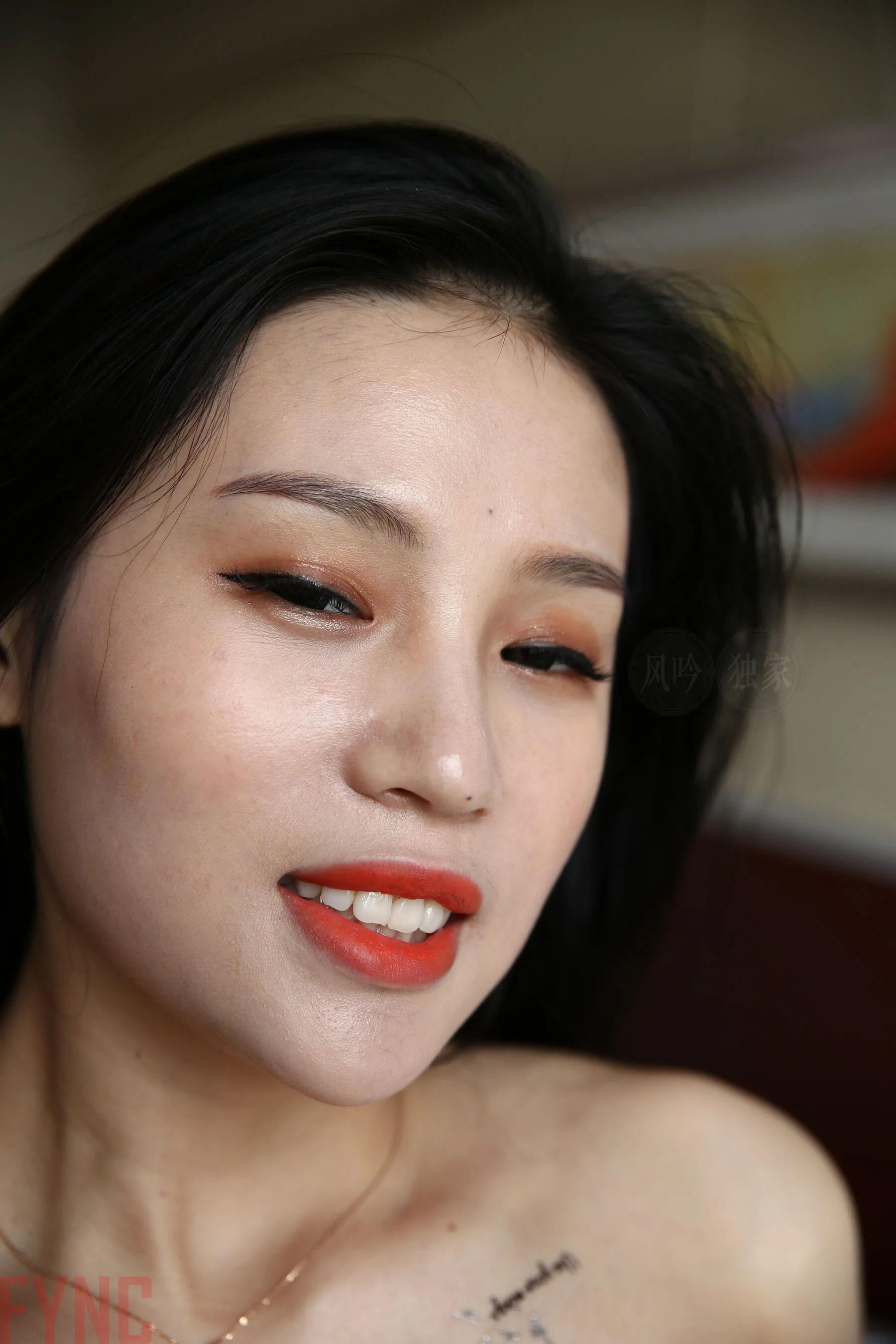 国模莉莉大尺度人体私拍套图 - Photo 2111