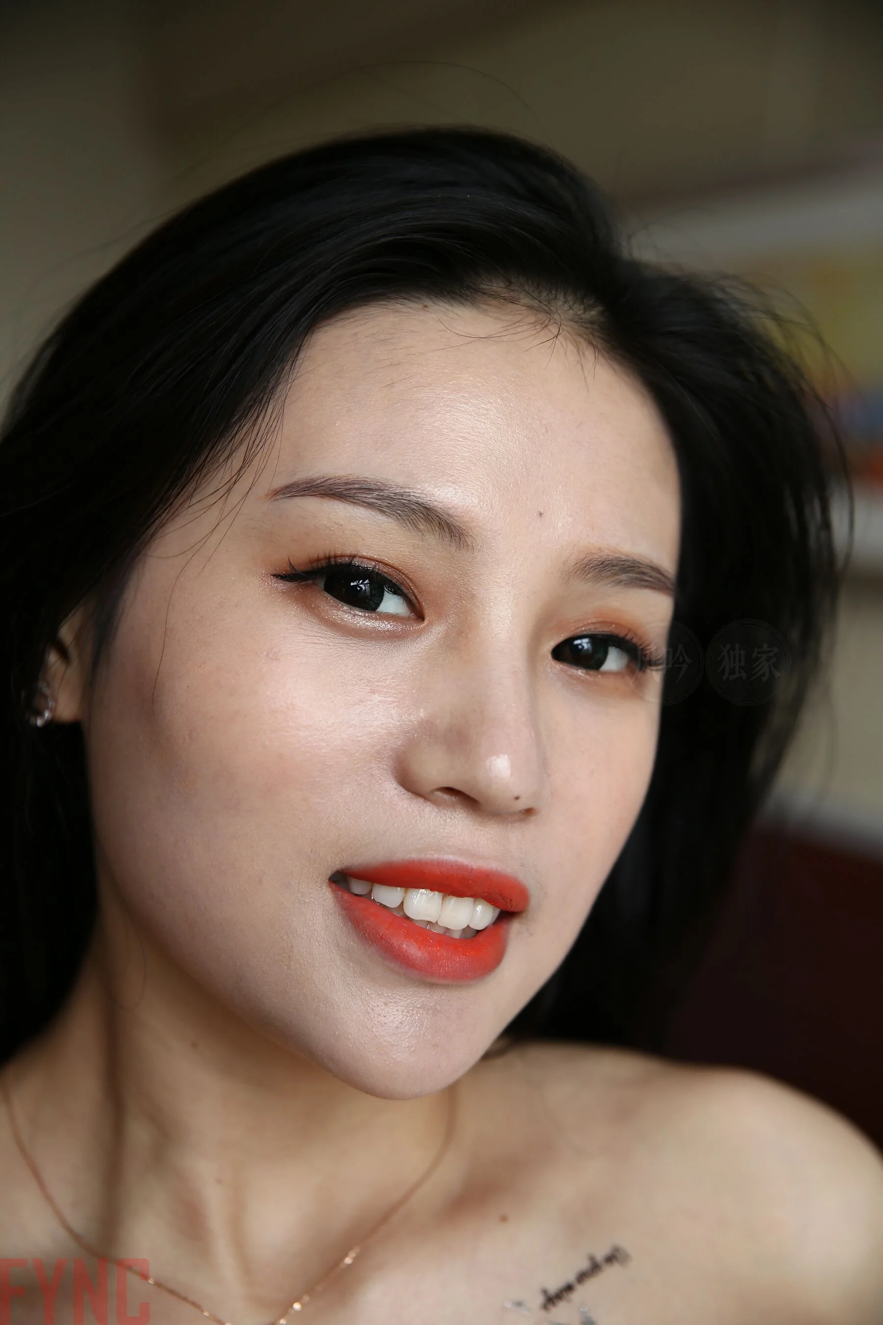 国模莉莉大尺度人体私拍套图 - Photo 2112