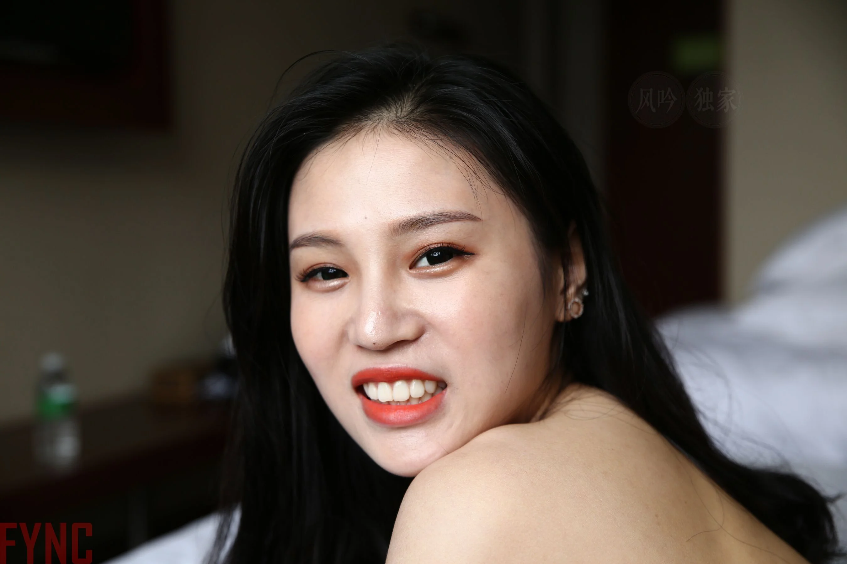 国模莉莉大尺度人体私拍套图 - Photo 2841