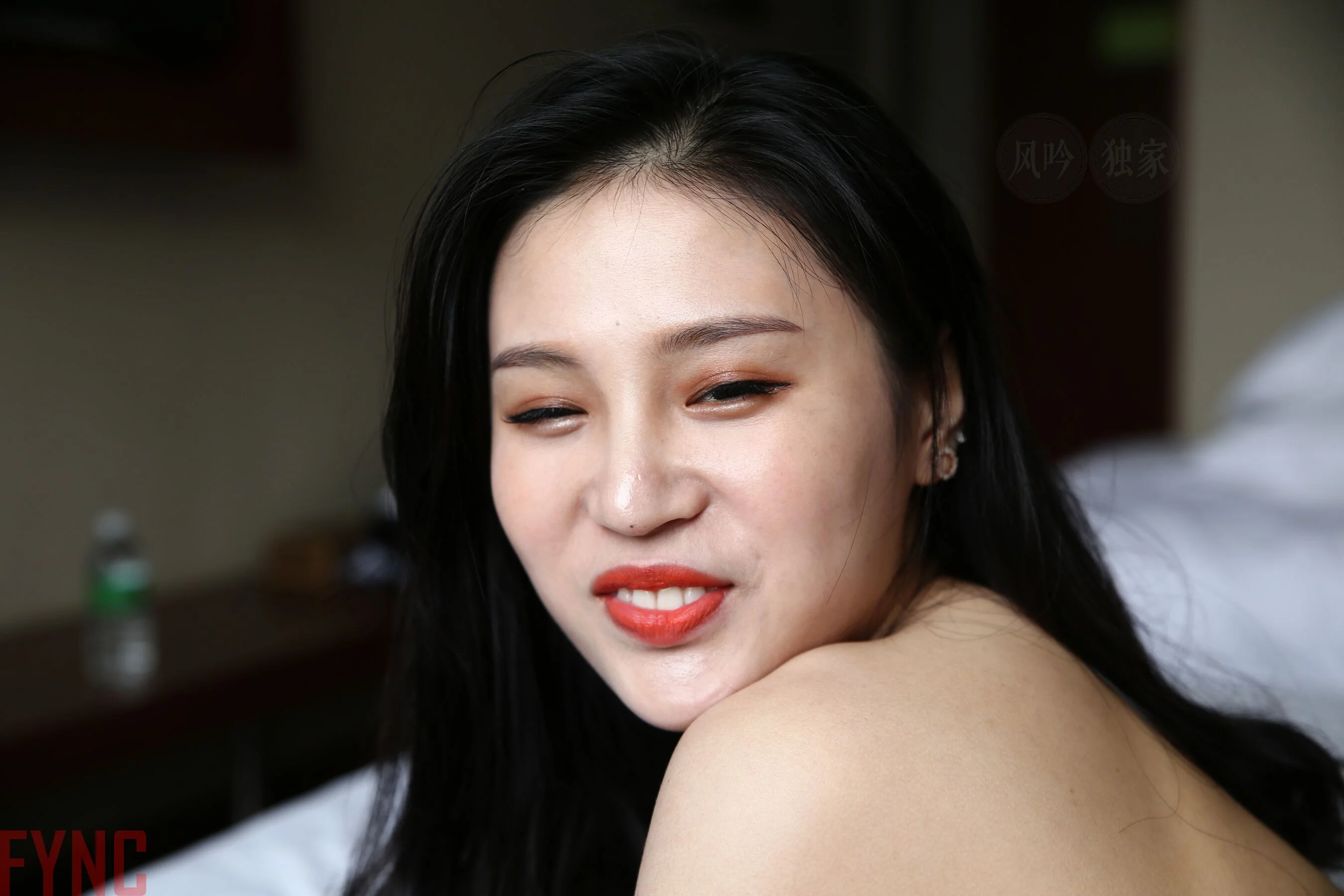 国模莉莉大尺度人体私拍套图 - Photo 2845