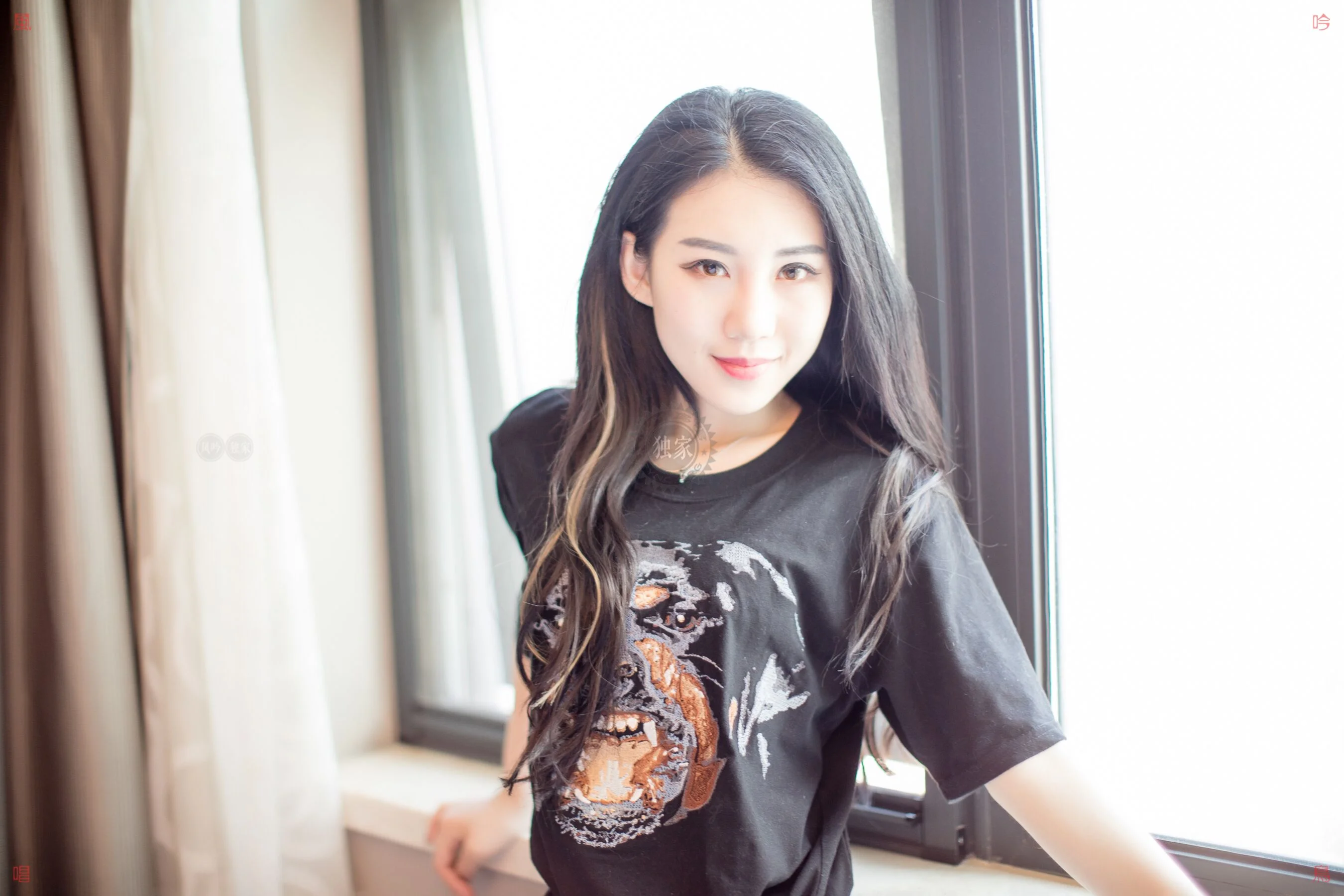 国模龙馨大尺度人体私拍套图 - Photo 4