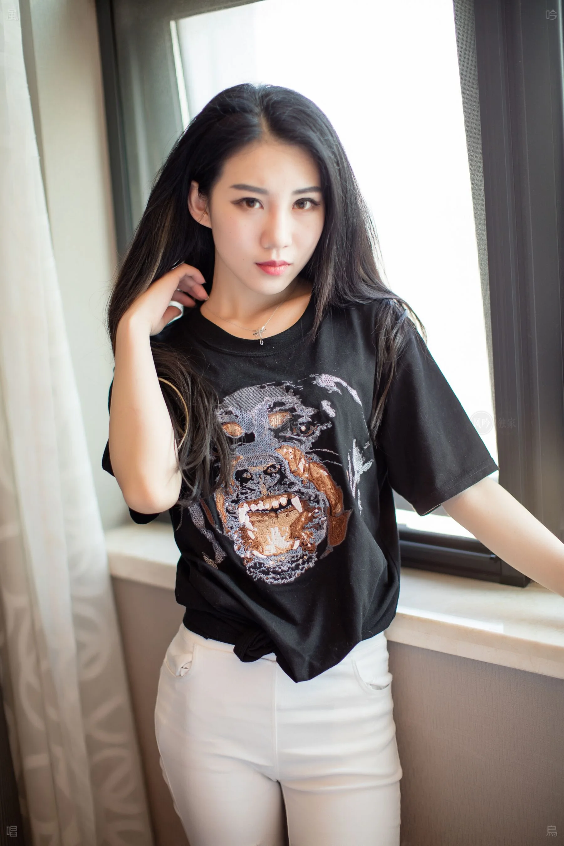 国模龙馨大尺度人体私拍套图 - Photo 5