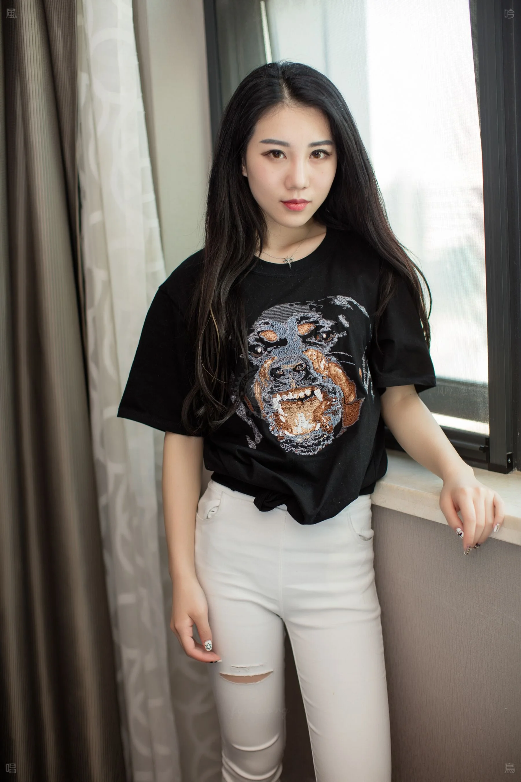 国模龙馨大尺度人体私拍套图 - Photo 7