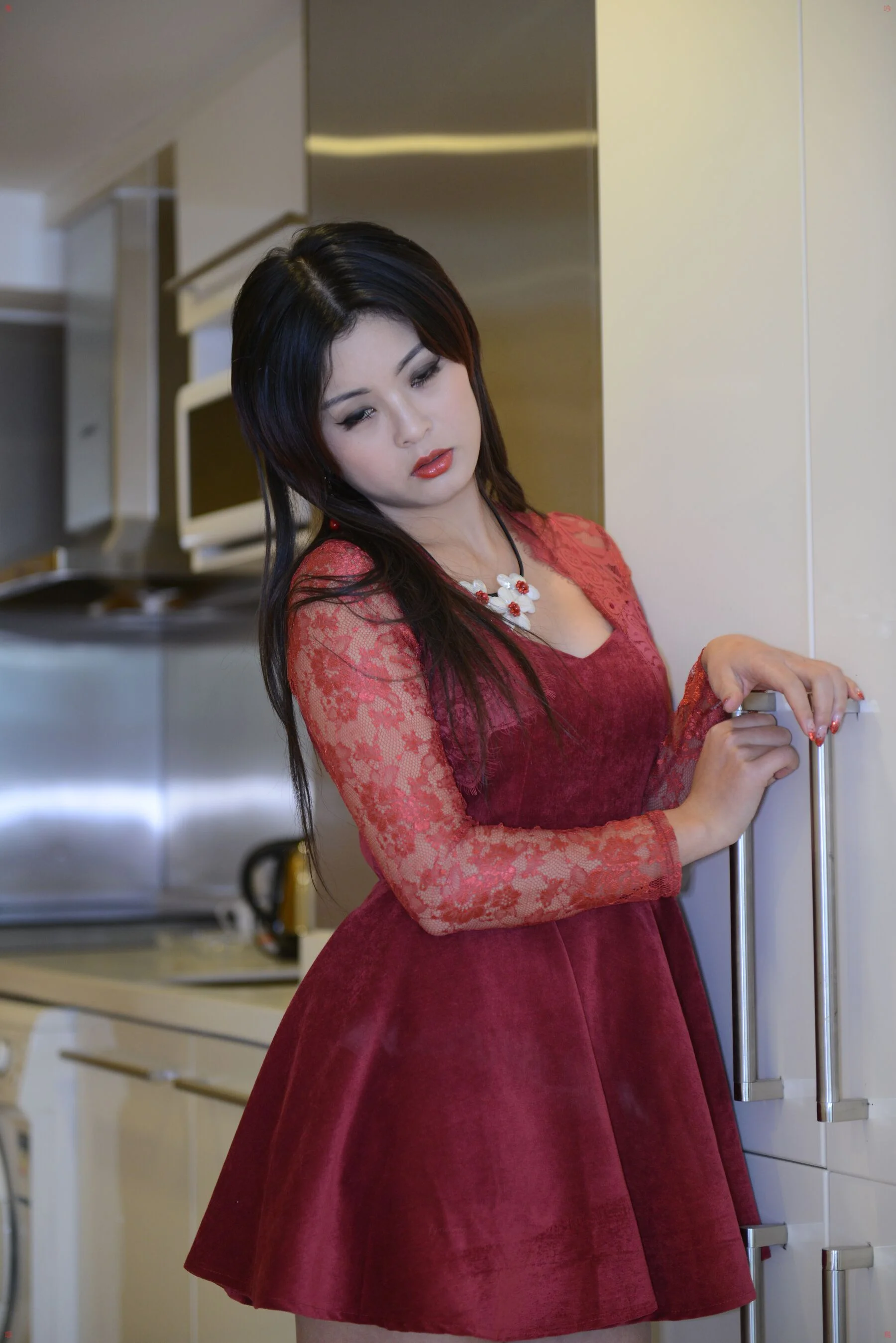 国模琴琴大尺度人体私拍套图 - Photo 29