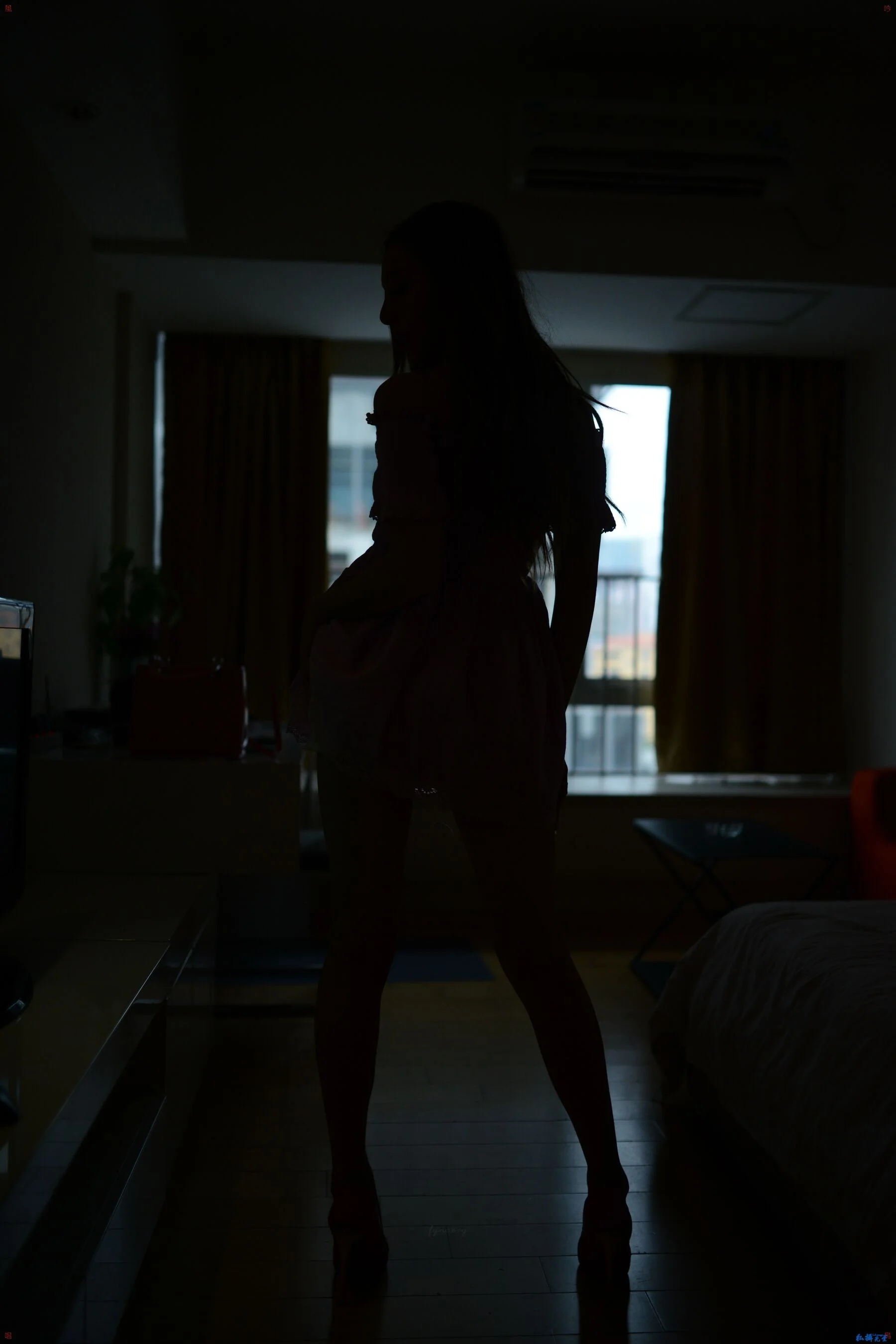 国模艾米大尺度人体私拍套图 - Photo 43