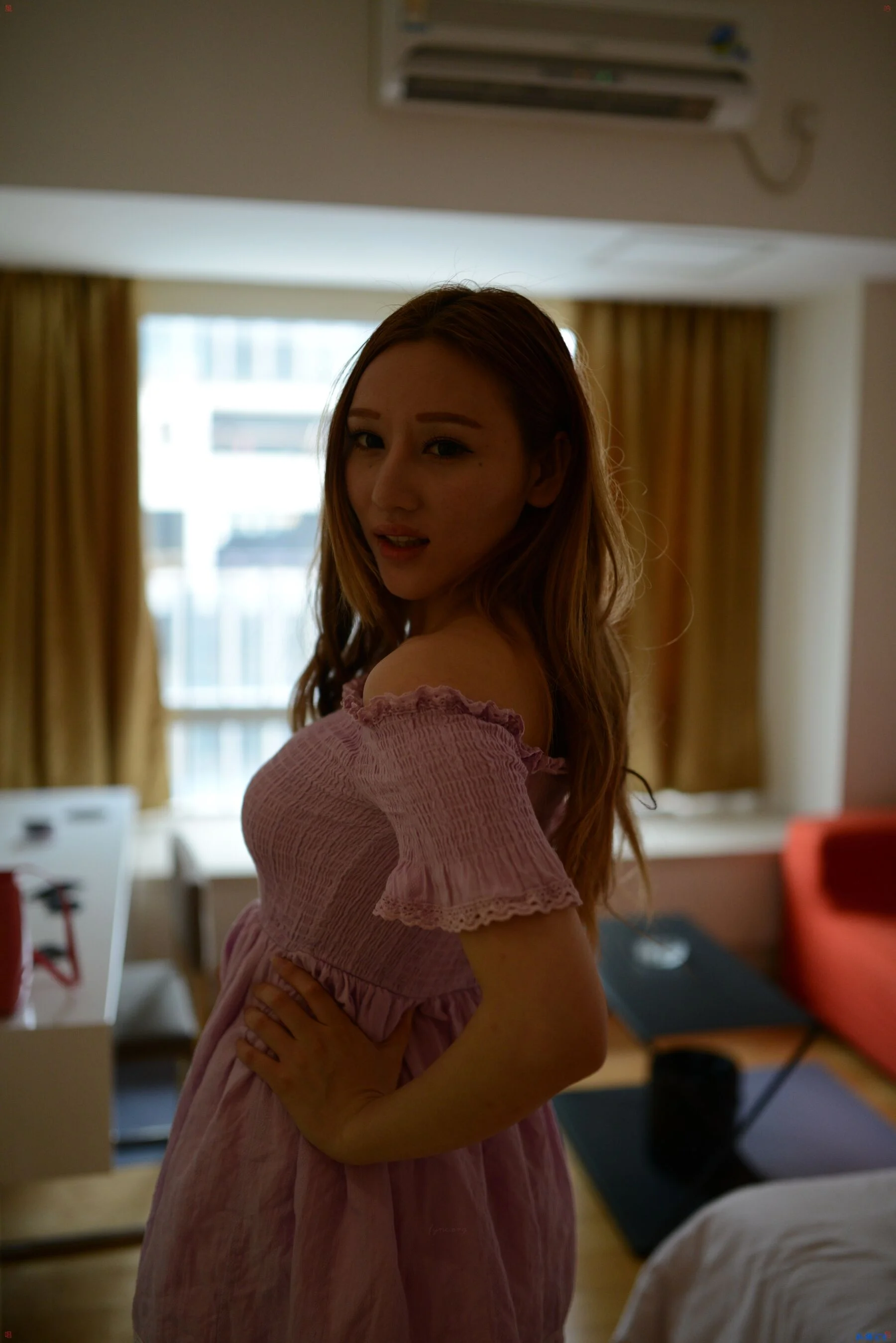 国模艾米大尺度人体私拍套图 - Photo 46